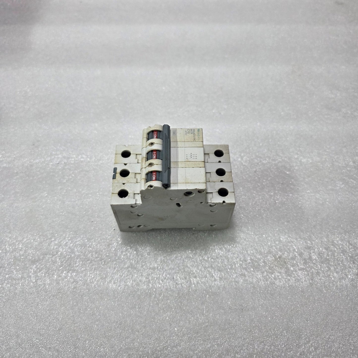 SIEMENS 5SL63107RC C10 3 POLE MCB 10A 415V 7.5KA CIRCUIT BREAKER
