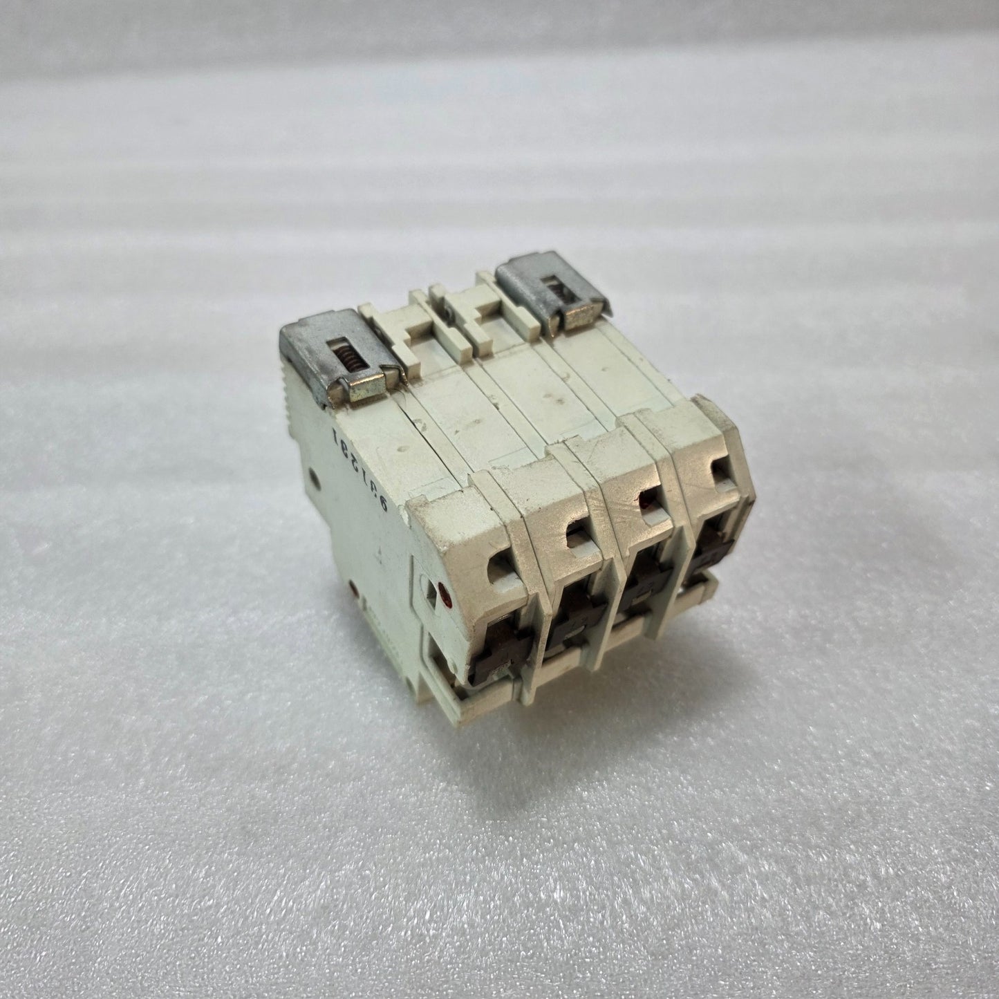 STANDARD SWITCHGEAR G6A 6A TP+N 4 POLE MCB 240/415V 9KA CIRCUIT BREAKER