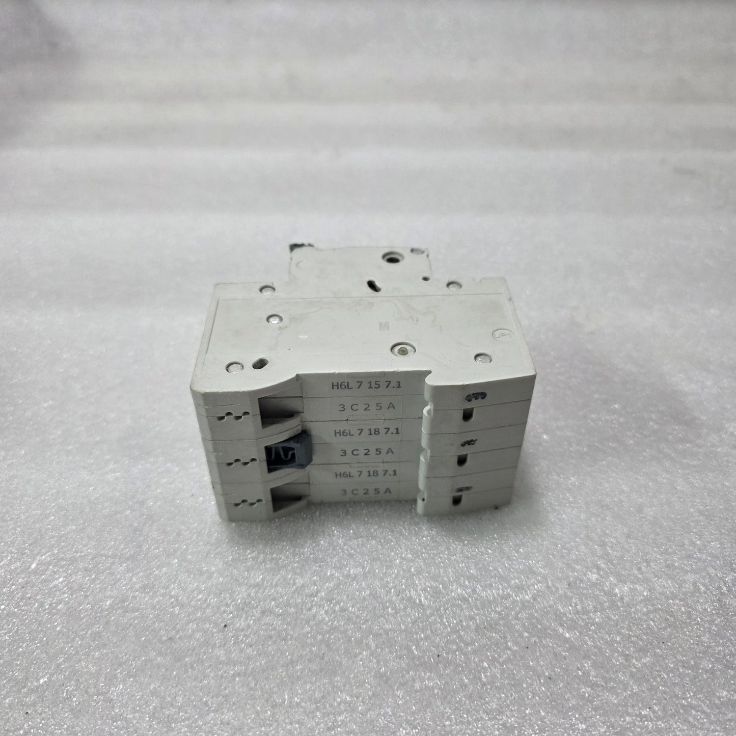 SIEMENS 5SL63257RC C25 3 POLE MCB 25A 415V 7.5KA MINIATURE CIRCUIT BREAKER