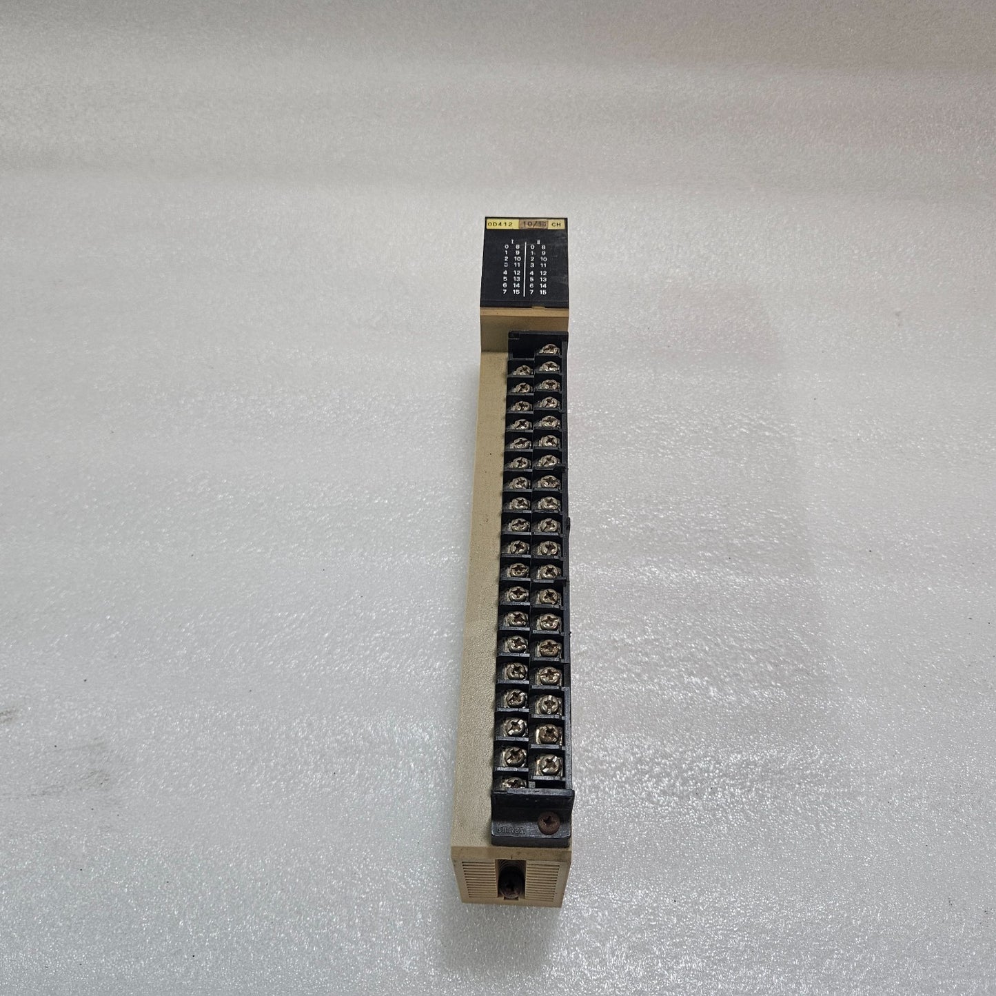 OMRON C500-OD412 (3G2A5-OD412) PLC DIGITAL OUTPUT UNIT 24VDC 16-POINT OUTPUT MOD