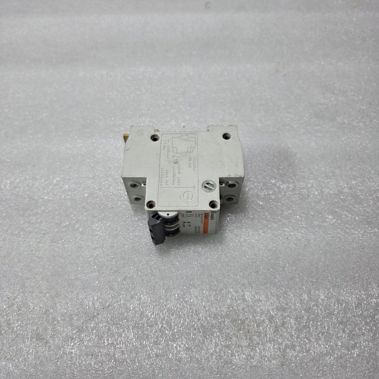 MERLIN GERIN MULTI 9 C32N 5A DOUBLE POLE MCB TYPE D 6KA CIRCUIT BREAKER