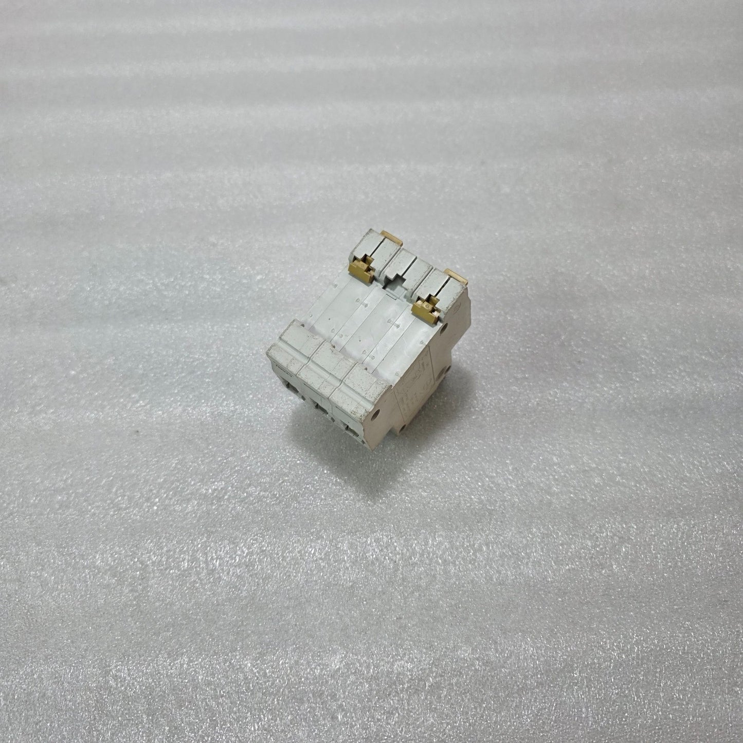 MERLIN GERIN MULTI 9 C32N 3A TYPE D 3 POLE MCB CIRCUIT BREAKER 415V 6KA