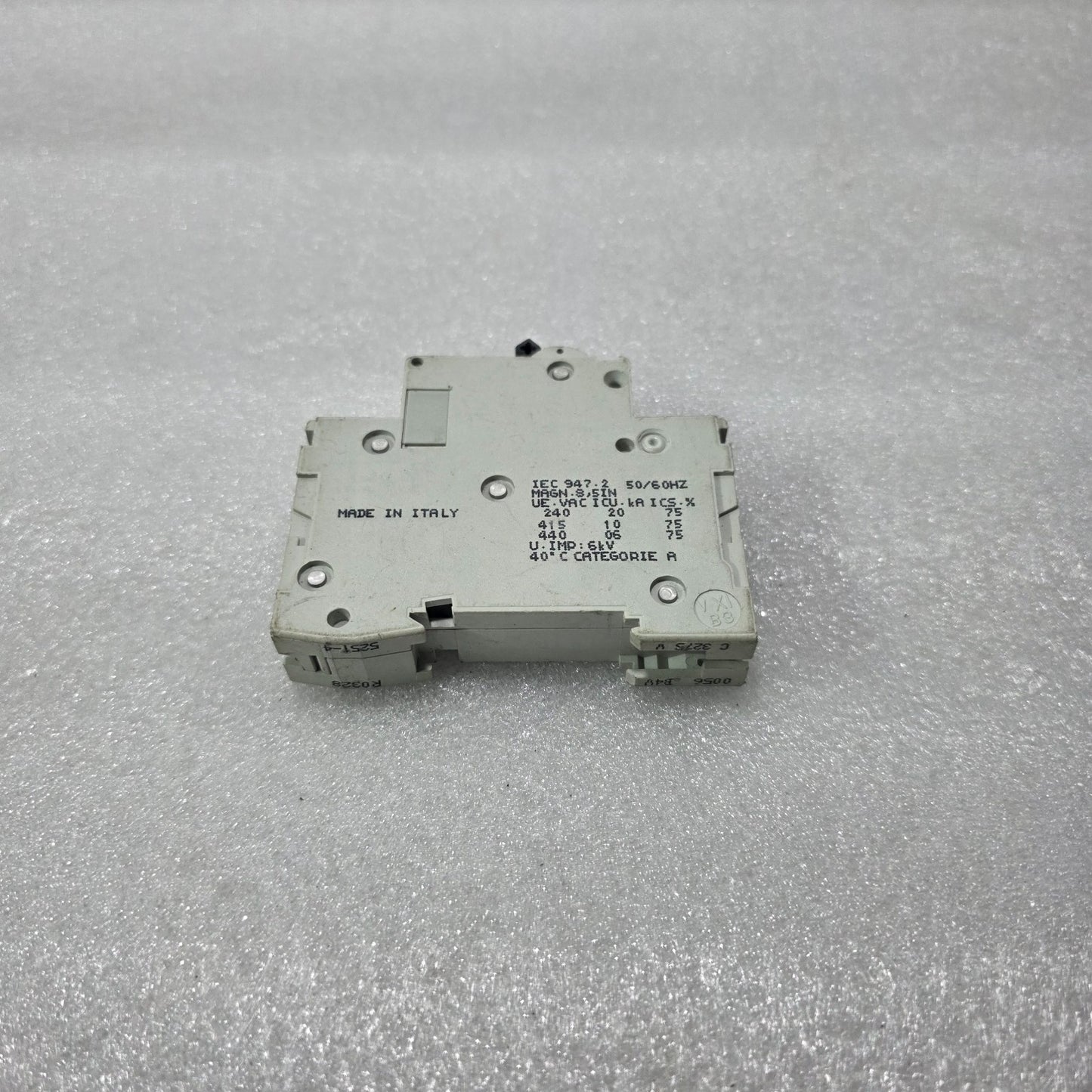MERLIN GERIN MULTI9 C60N C16 16A SINGLE POLE 230/400V MINIATURE CIRCUIT BREAKER