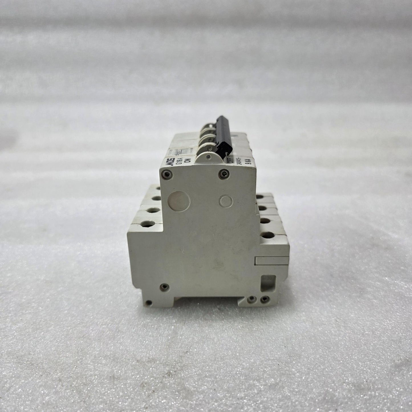 MDS G16A TP+N 16A 9KA 240/415V FOUR POLE MCB CIRCUIT BREAKER