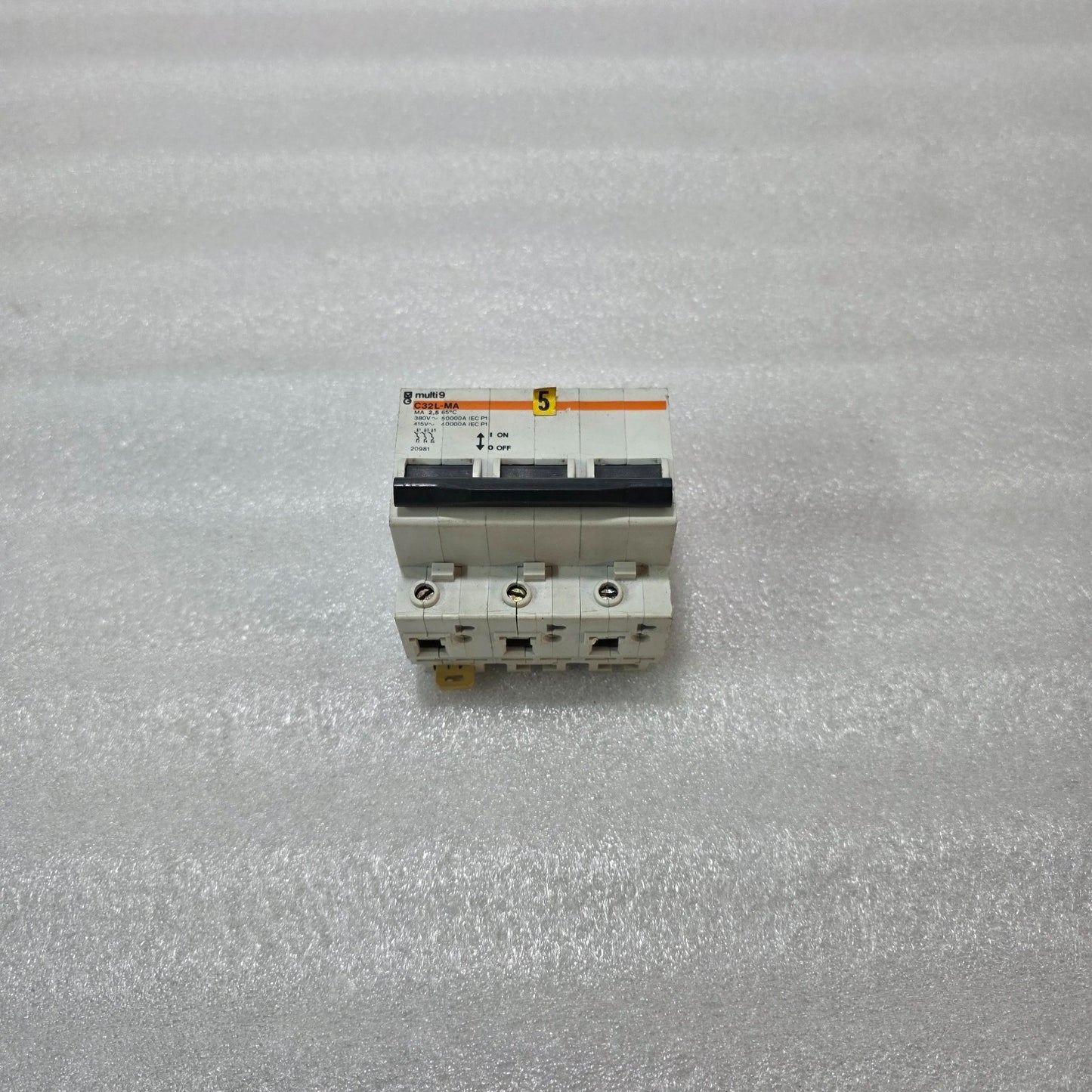 MERLIN GERIN MULTI 9 C32L-MA 3 POLE MOTOR PROTECTION CIRCUIT BREAKER 32A 415V
