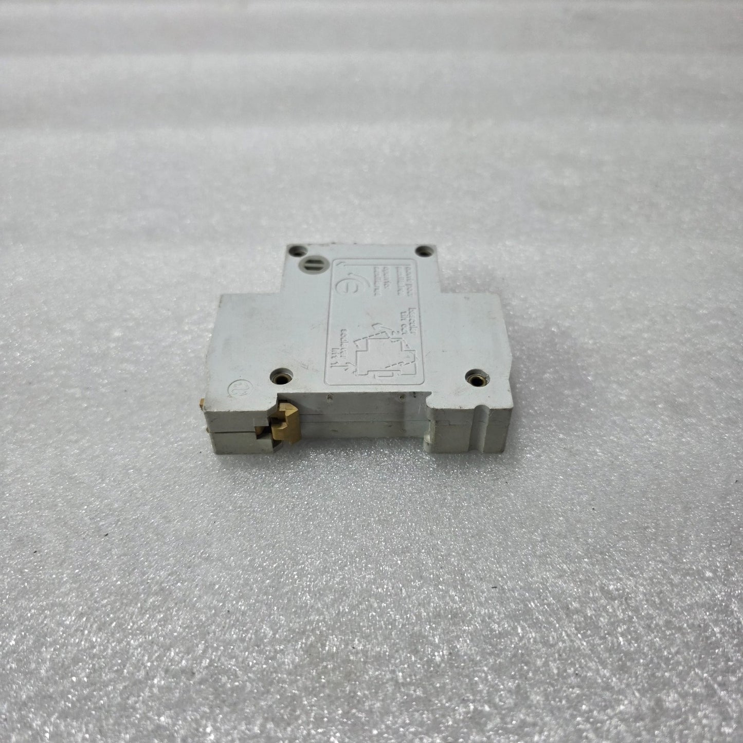 MERLIN GERIN MULTI 9 C32H 2A SINGLE POLE MCB 10KA CIRCUIT BREAKER