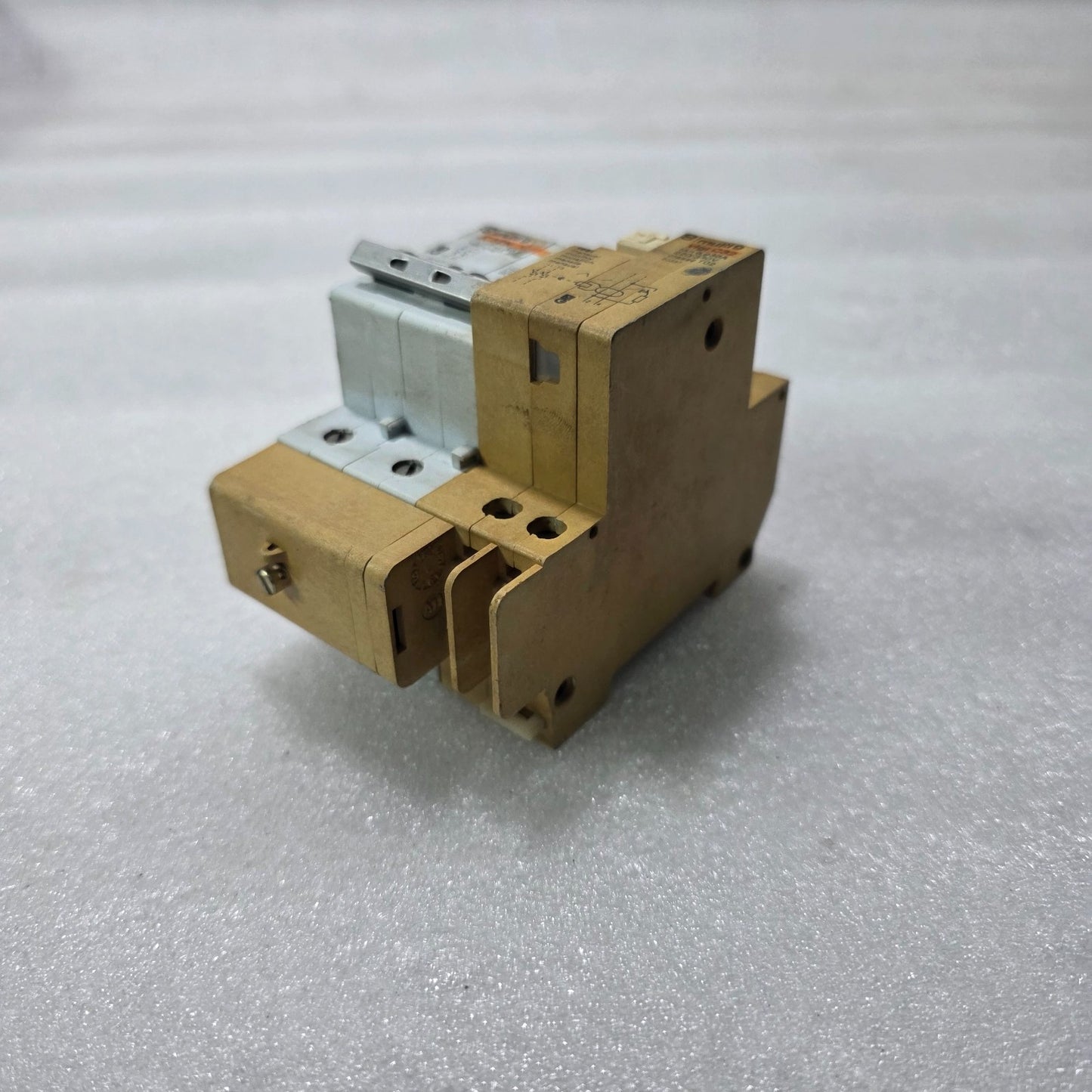 MERLIN GERIN MULTI9 C32N VIGI C32 2 POLE RCBO 10A 30MA 220/380V CIRCUIT BREAKER