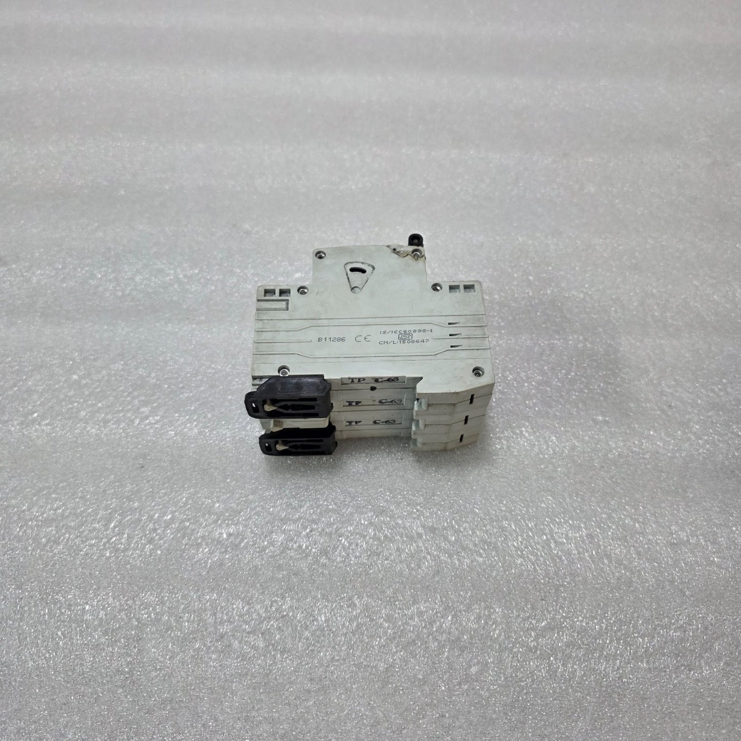 INDOASIAN GOLD PLUS C63 3 POLE MINIATURE CIRCUIT BREAKER MCB 240/415V 10KA