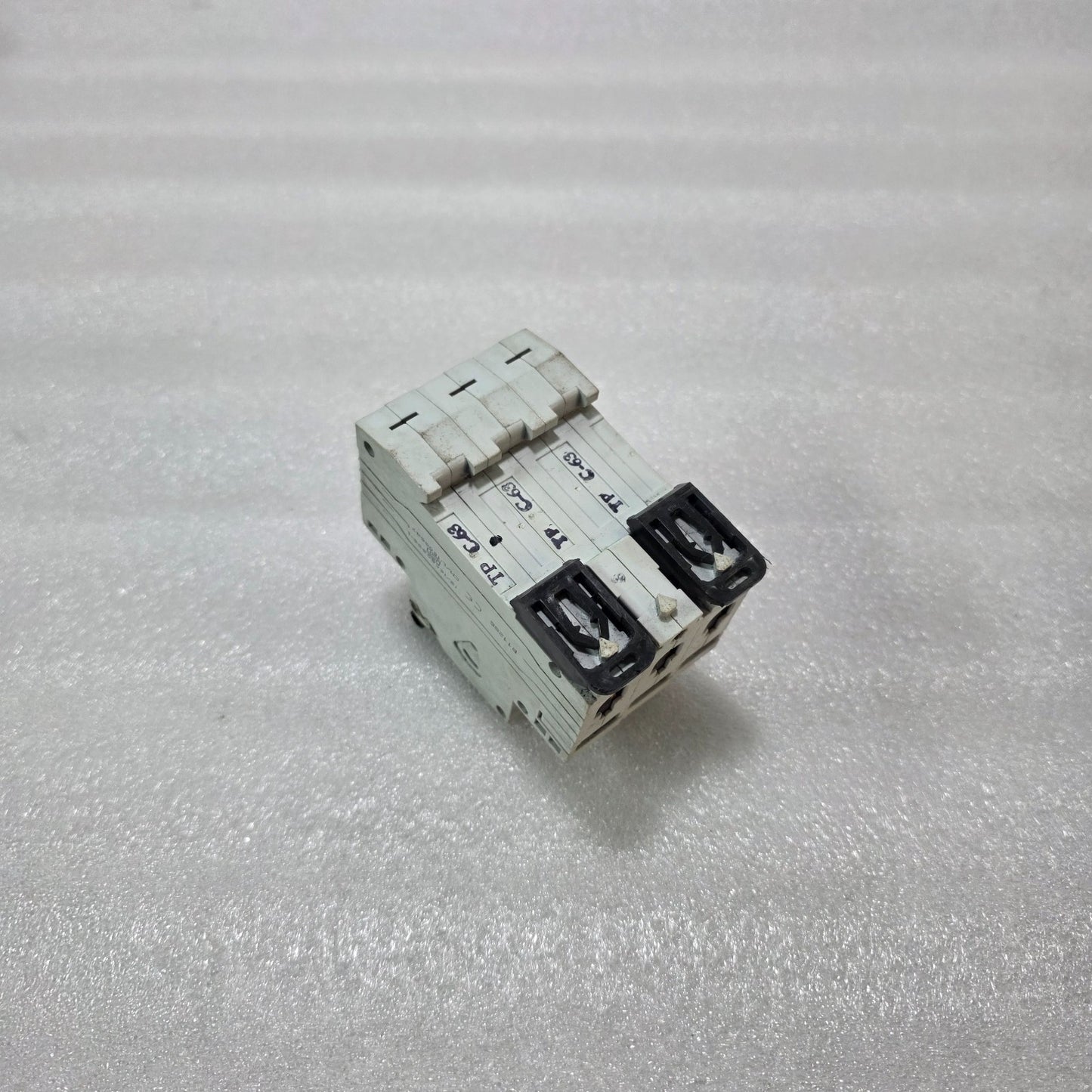 INDOASIAN GOLD PLUS C63 3 POLE MINIATURE CIRCUIT BREAKER MCB 240/415V 10KA