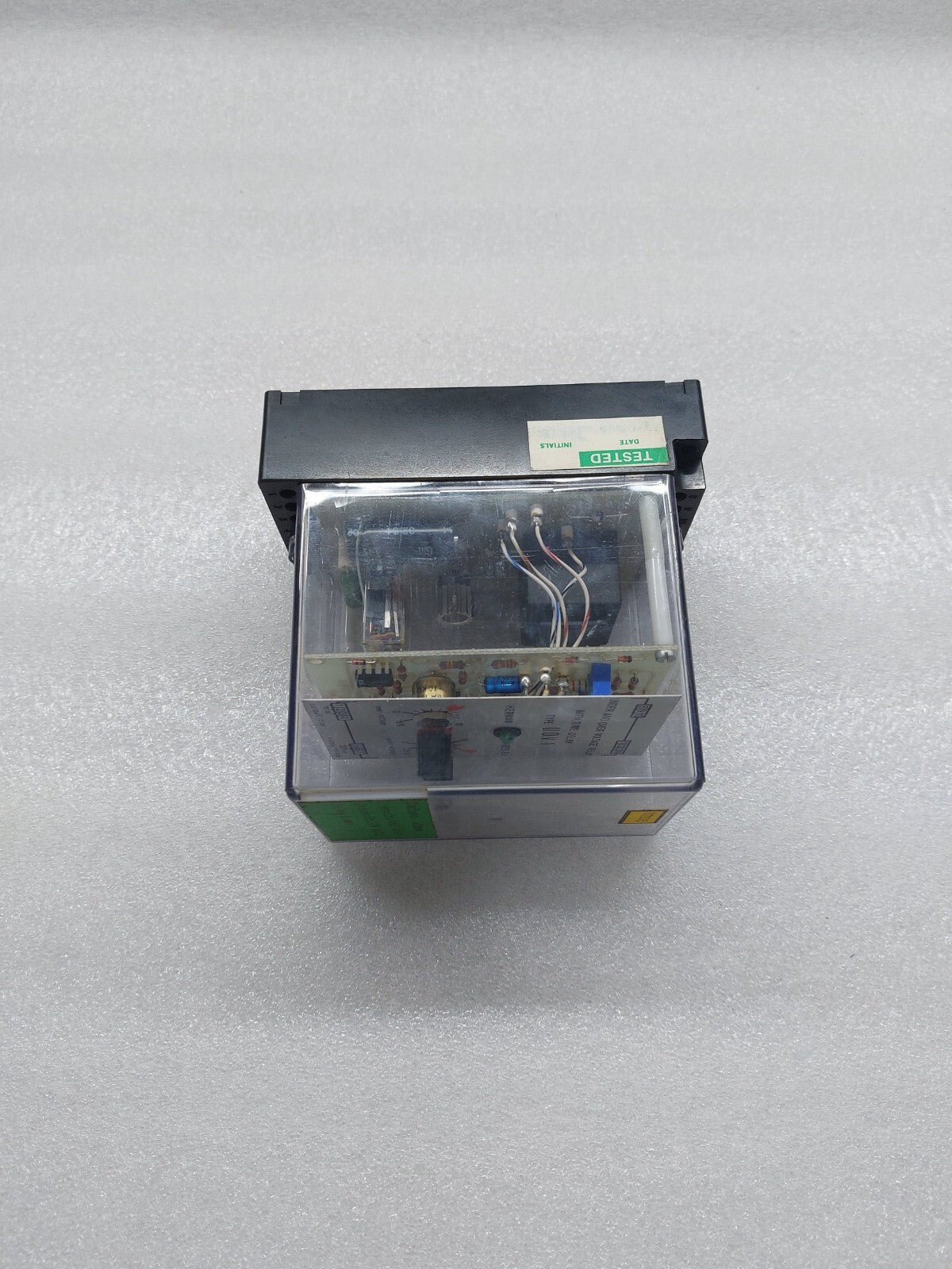 HERMAN EEKELS BV UOV-1 UNDER AND OVER VOLTAGE RELAY WITH TIME DELAY