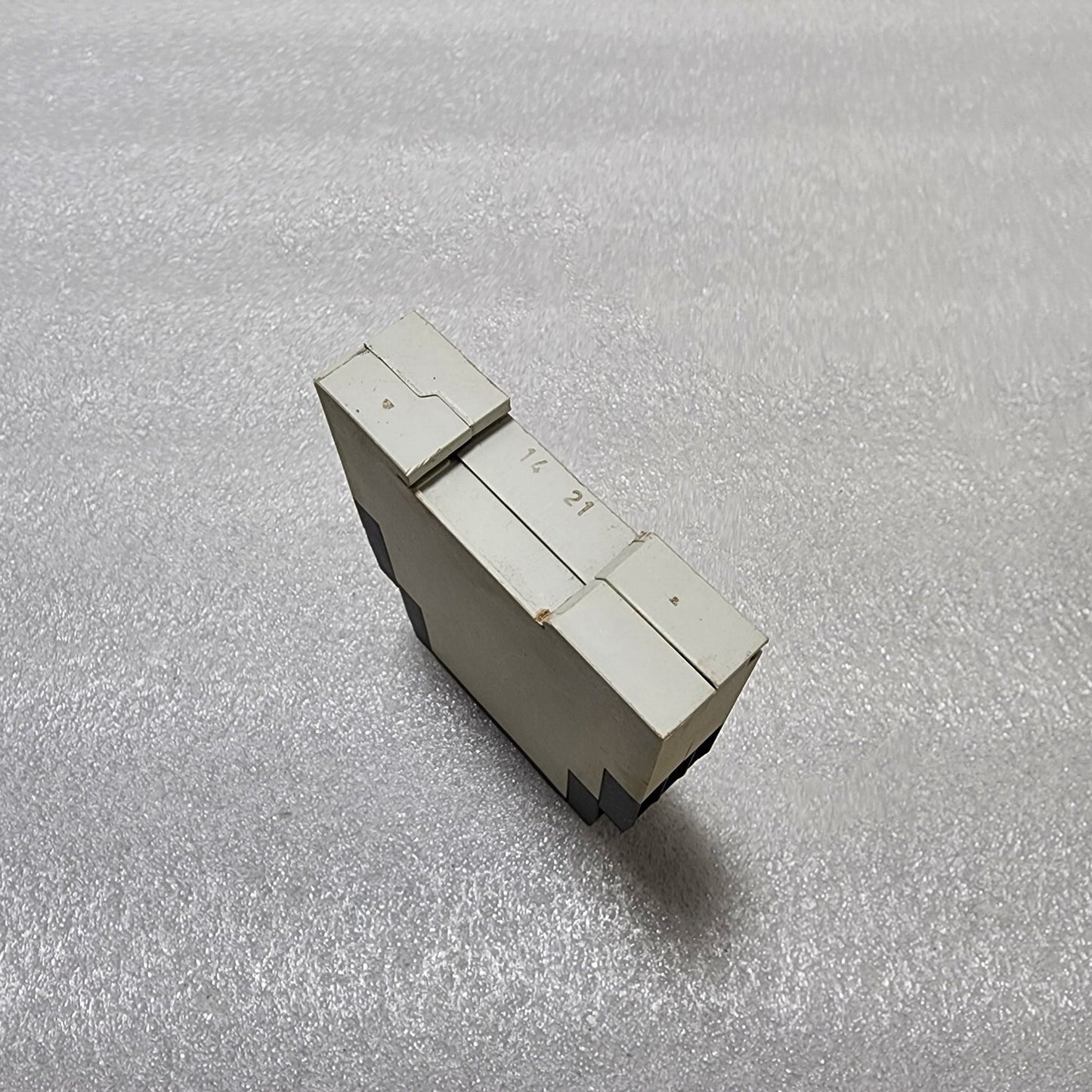 ABB CT-ERS.22S ON-DELAY TIME RELAY 1SVR730100R3300 24-240VAC/24-48VDC
