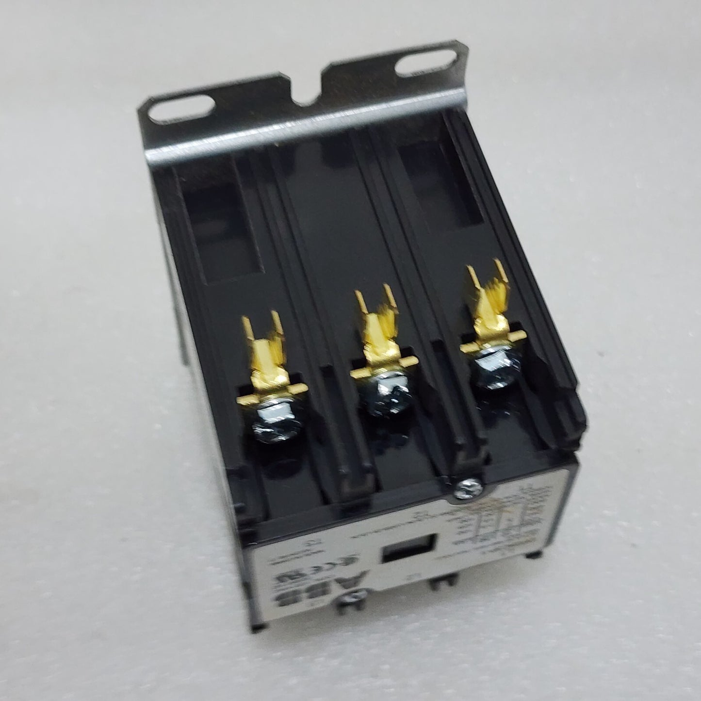 ABB DP25C3P-1 3-POLE MAGNETIC CONTACTOR 35A COIL VOLTAGE 120VAC