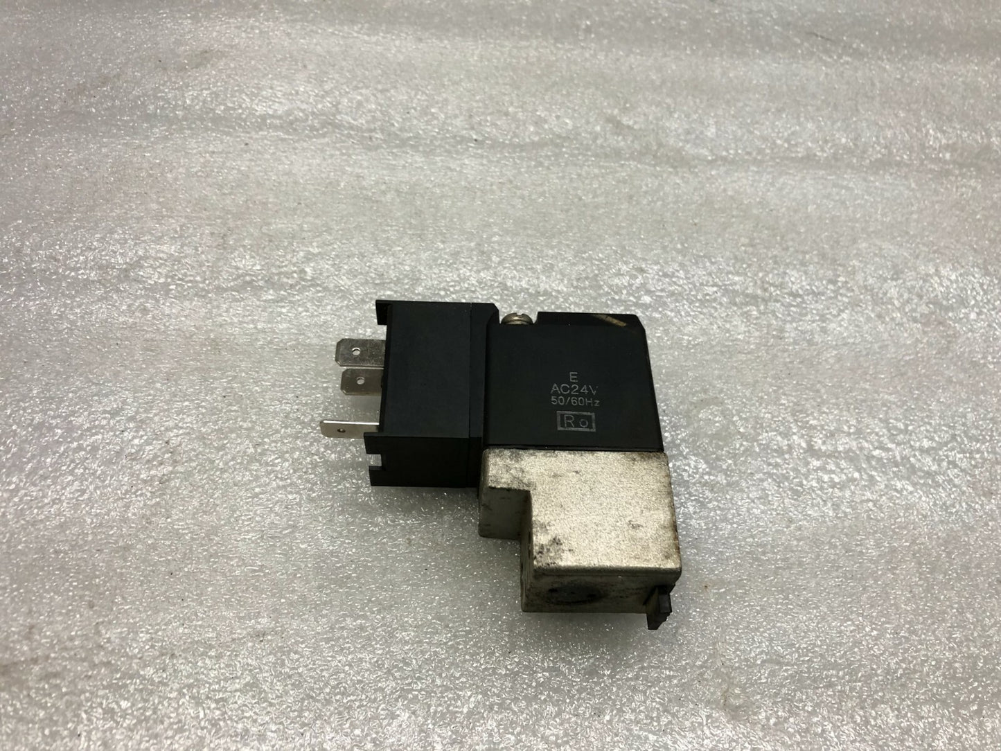 SMC V0307E-BD0-Q SOLENOID VALVE 59634801 COIL VOLTAGE 24V AC