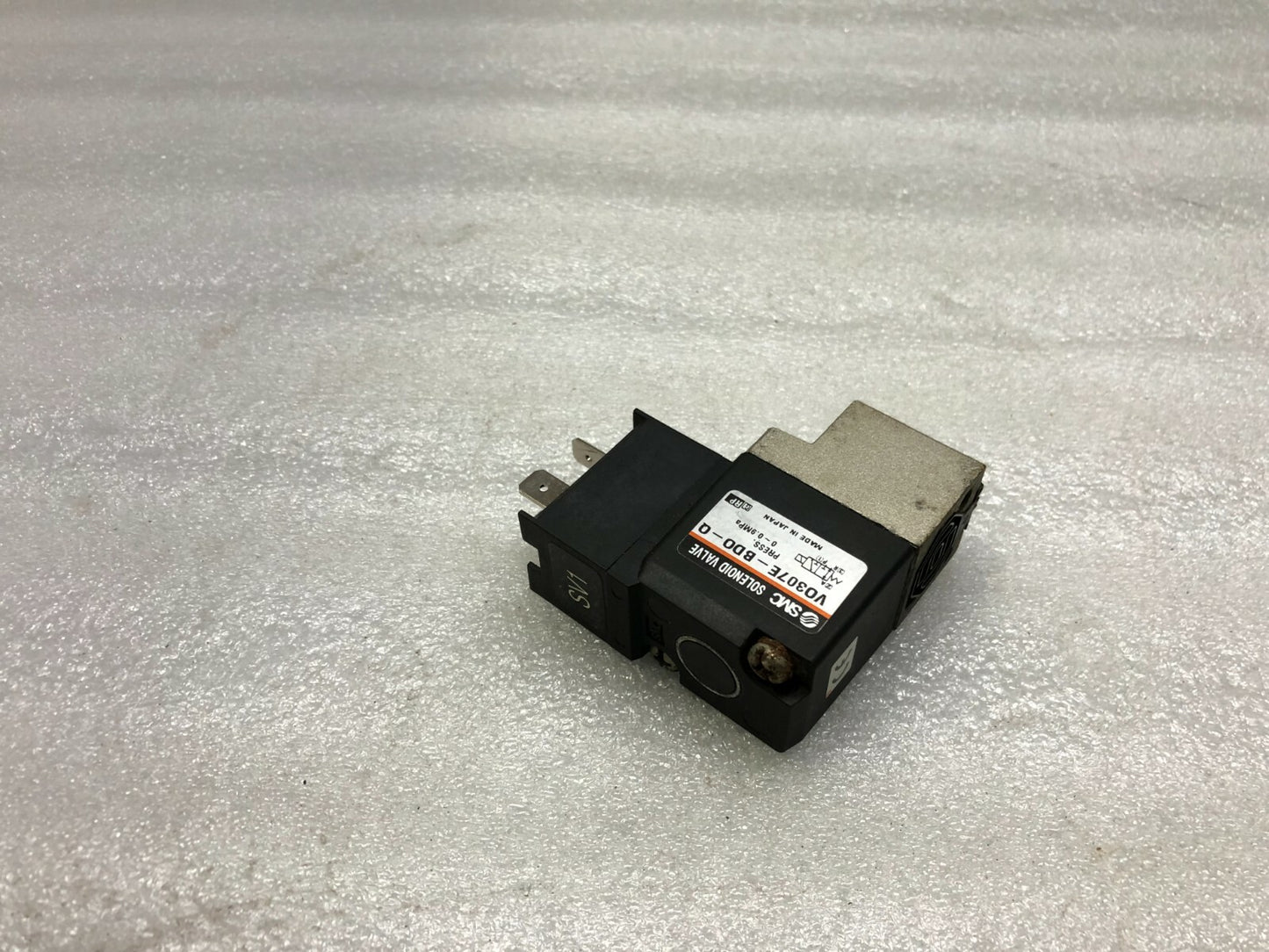 SMC V0307E-BD0-Q SOLENOID VALVE 59634801 COIL VOLTAGE 24V AC