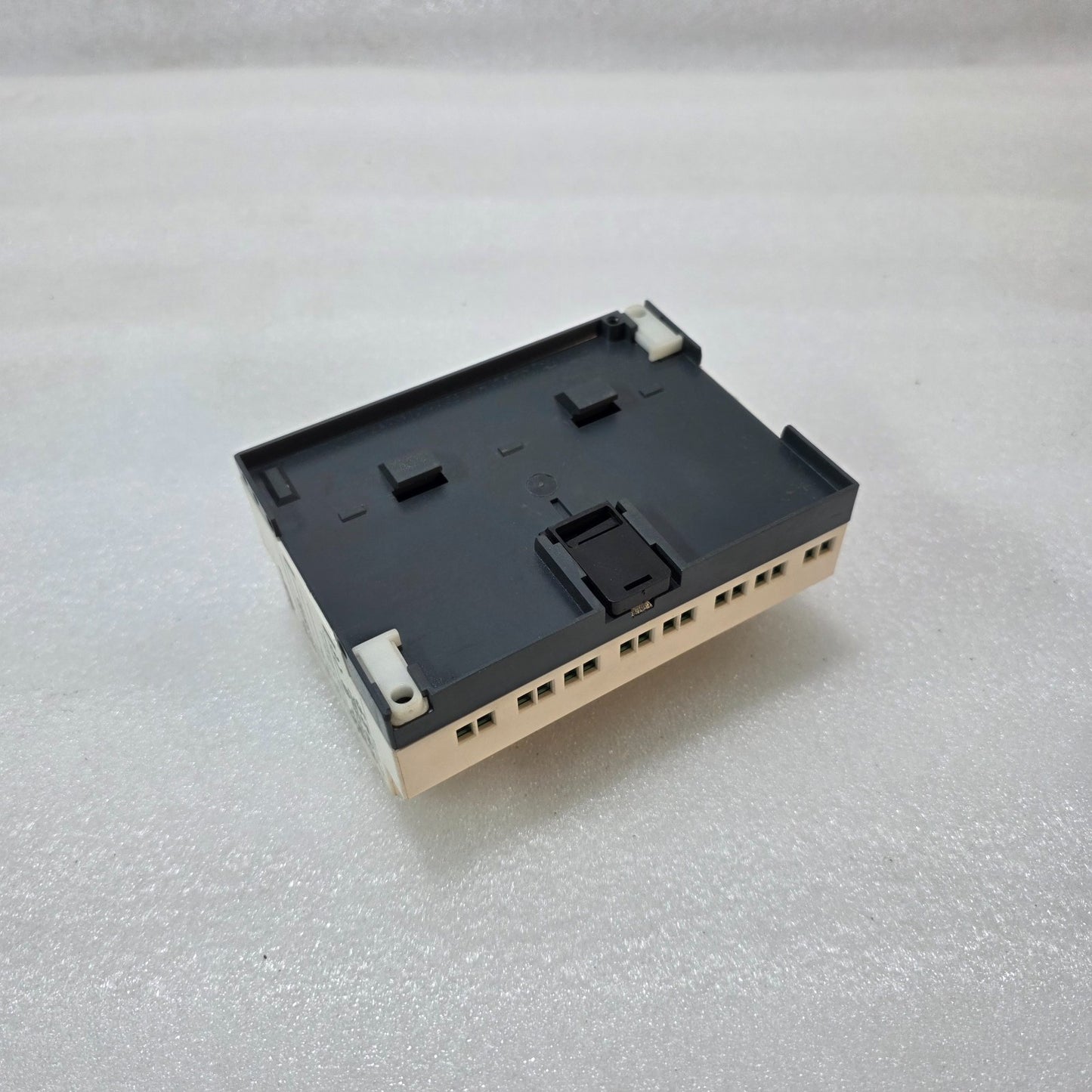S ELECTRIC ZELIO SR2A201BD SMART RELAY PLC 24VDC 8A OUTPUT | 88960451