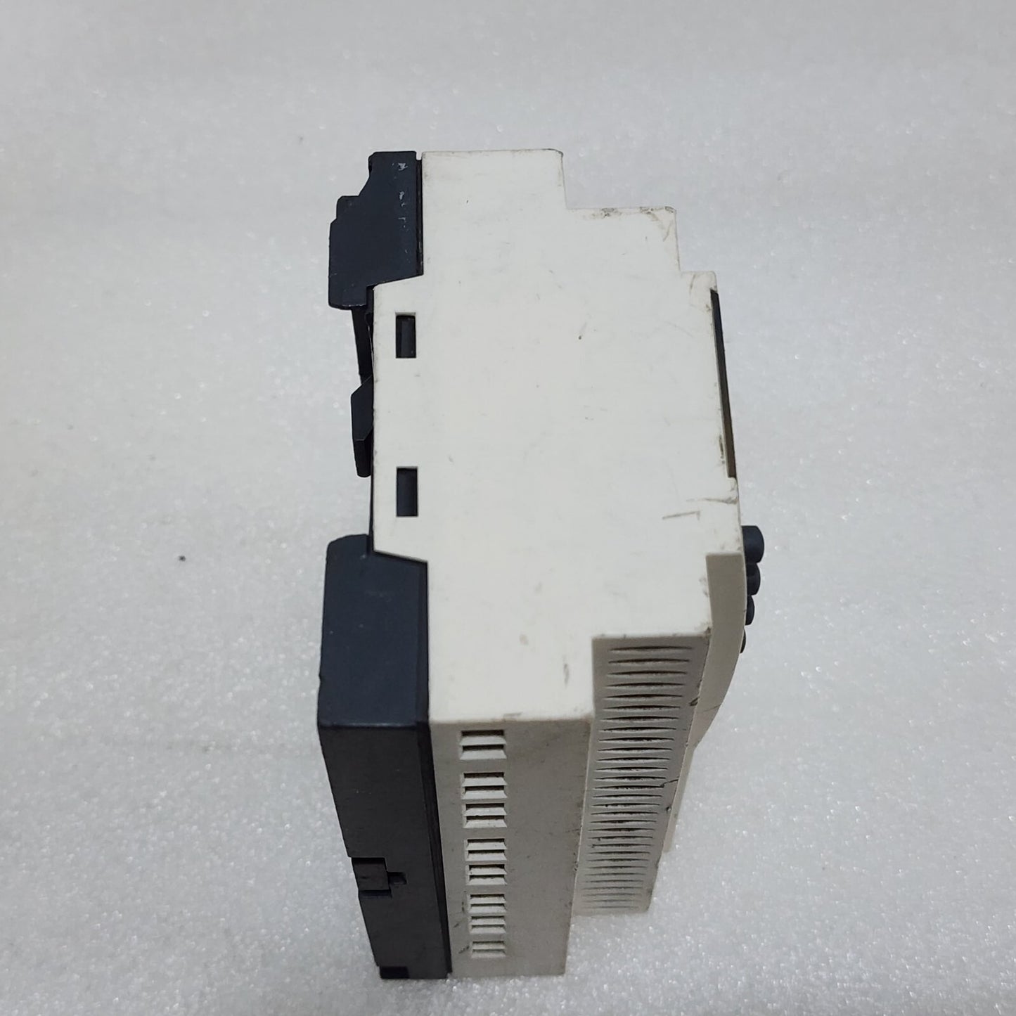 S ELECTRIC ZELIO SR2A201BD SMART RELAY PLC 24VDC 8A OUTPUT | 88960451