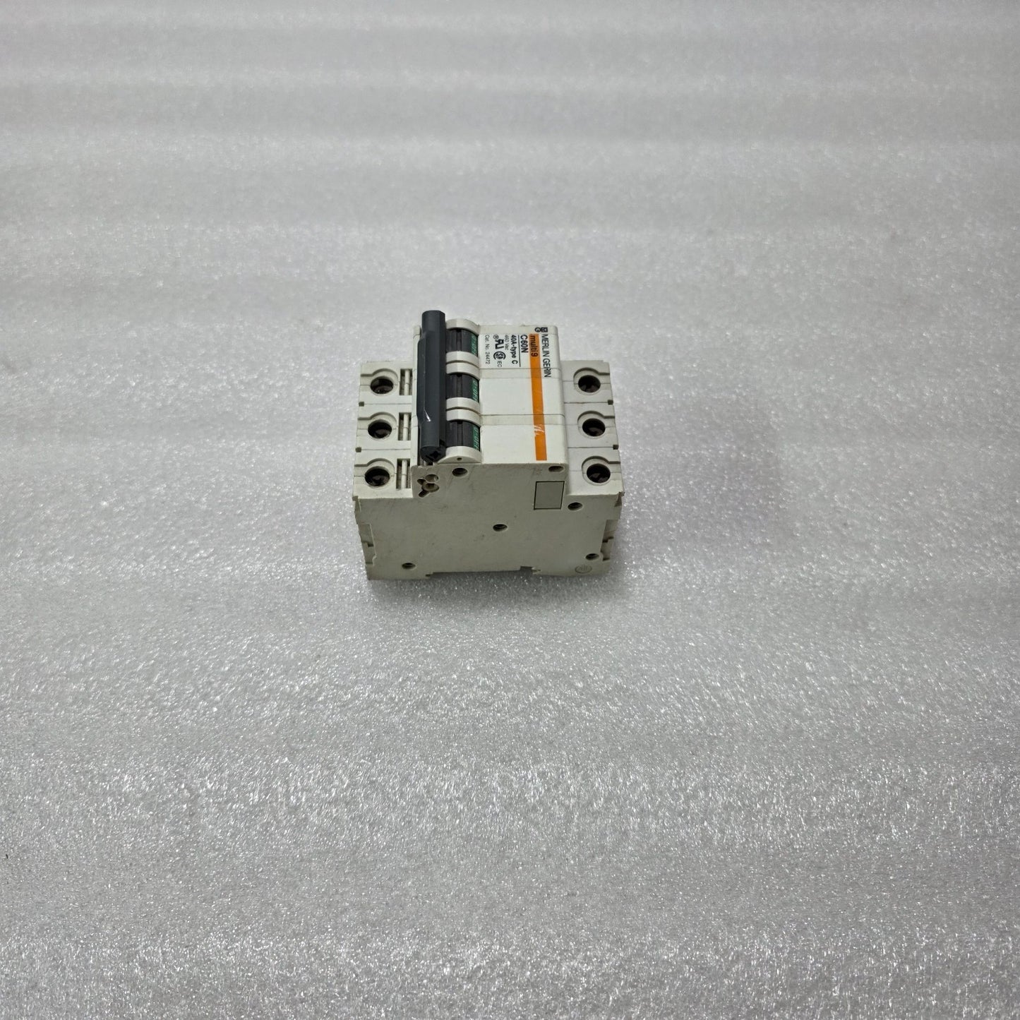 MERLIN GERIN MULTI9 C60N 40A TYPE C 3 POLE MCB 480VAC CIRCUIT BREAKER CAT NO 244