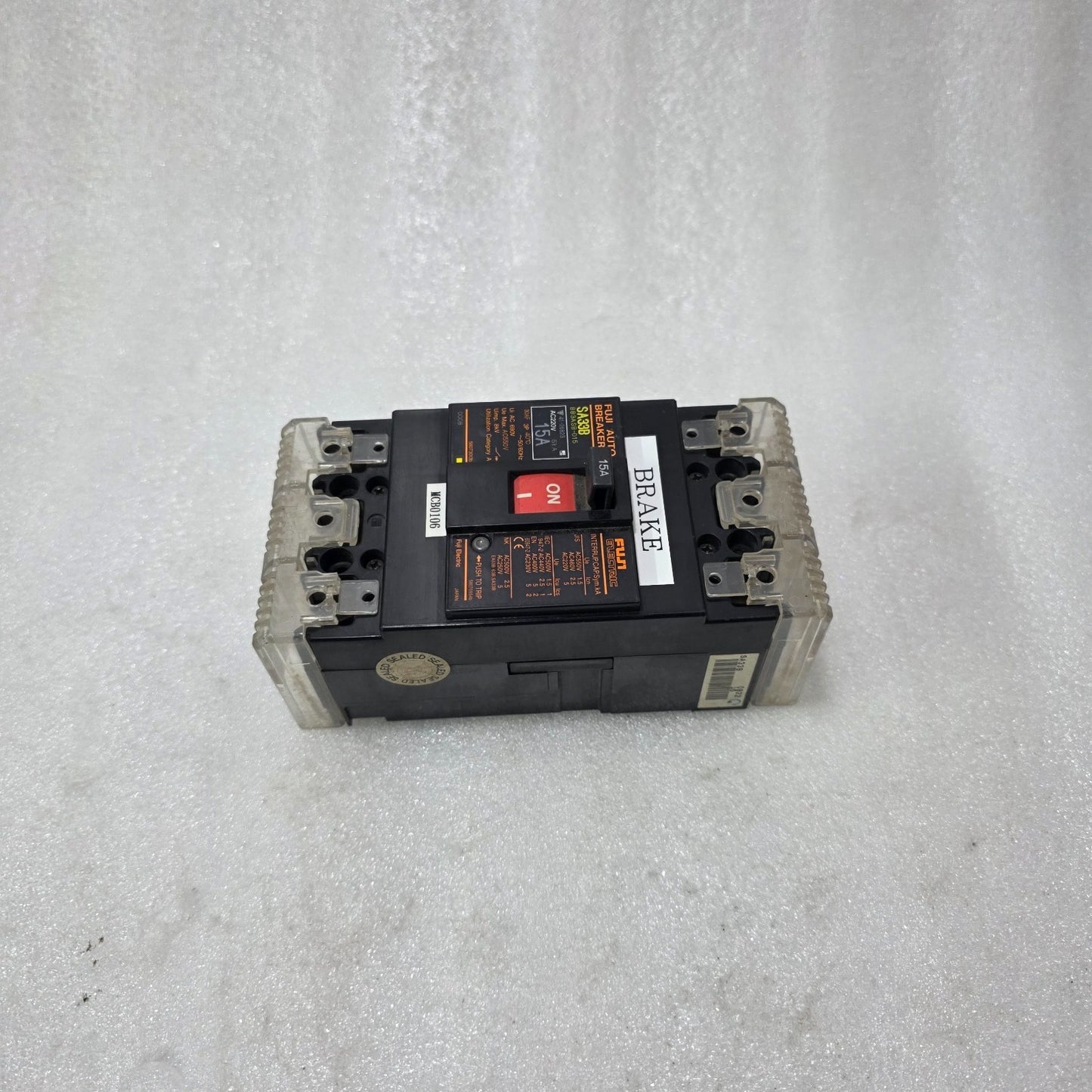 FUJI ELECTRIC SA33B 15A 3 POLE MCCB CIRCUIT BREAKER BB3ASB-016 AC690V 5KA