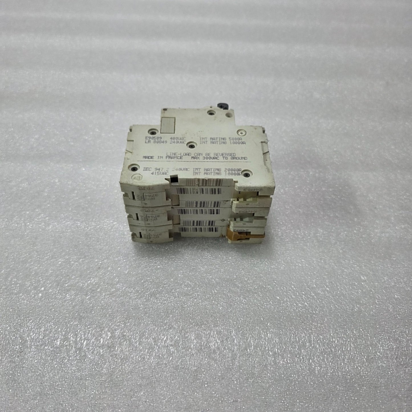 MERLIN GERIN MULTI9 C60N 40A TYPE C 3 POLE MCB 480VAC CIRCUIT BREAKER CAT NO 244