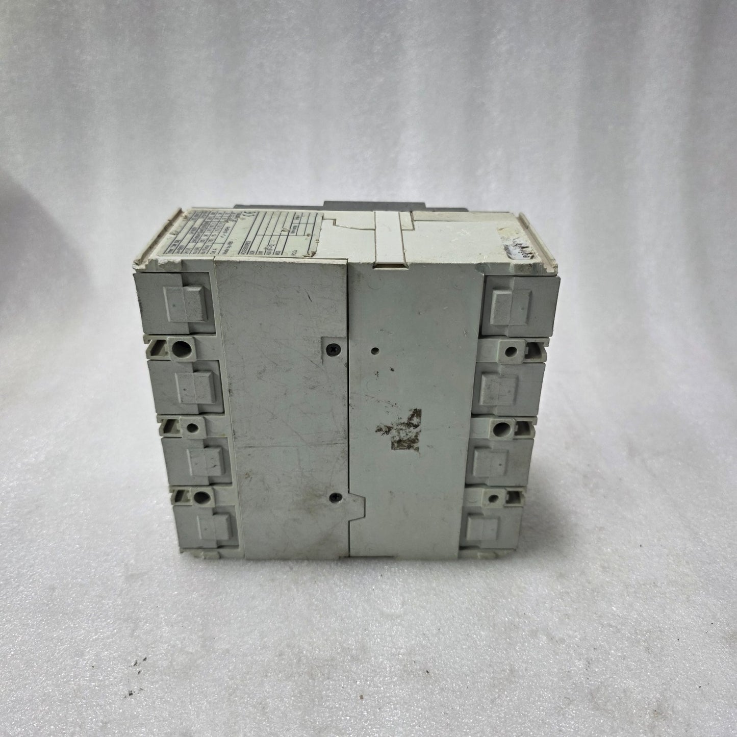ABB SACE TMAX T3N 250 MCCB 200A 3/4 POLE 690V MOLDED CASE CIRCUIT BREAKER 36KA