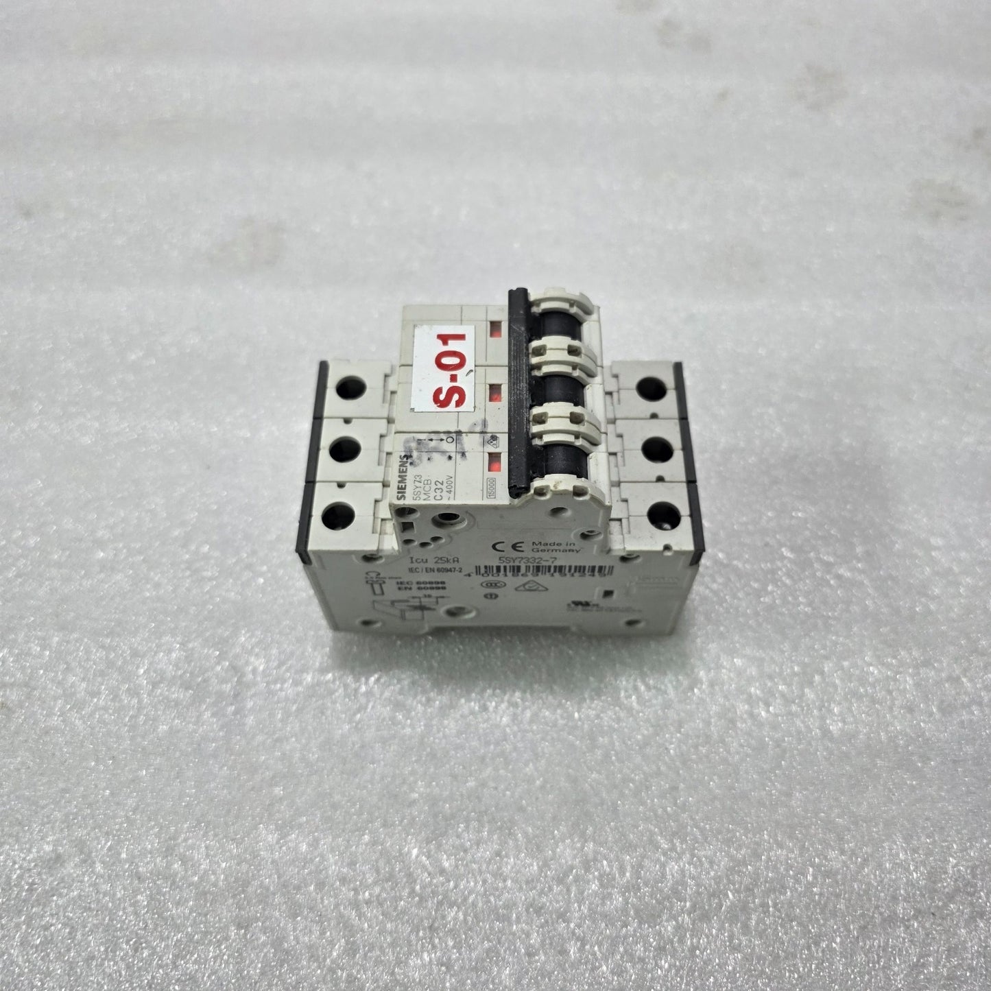 SIEMENS 5SY73 C32 32A 3 POLE MCB 400V 15KA MINIATURE CIRCUIT BREAKER