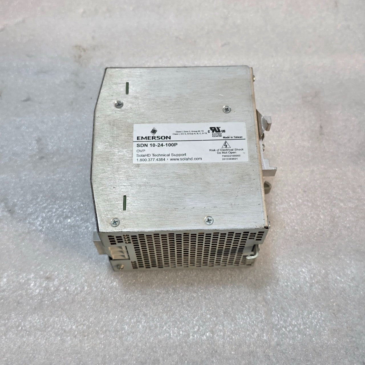 SOLA SDN 10-24-100P AC-TO-DC SWITCH MODE POWER SUPPLY EMERSON 24VDC 10A