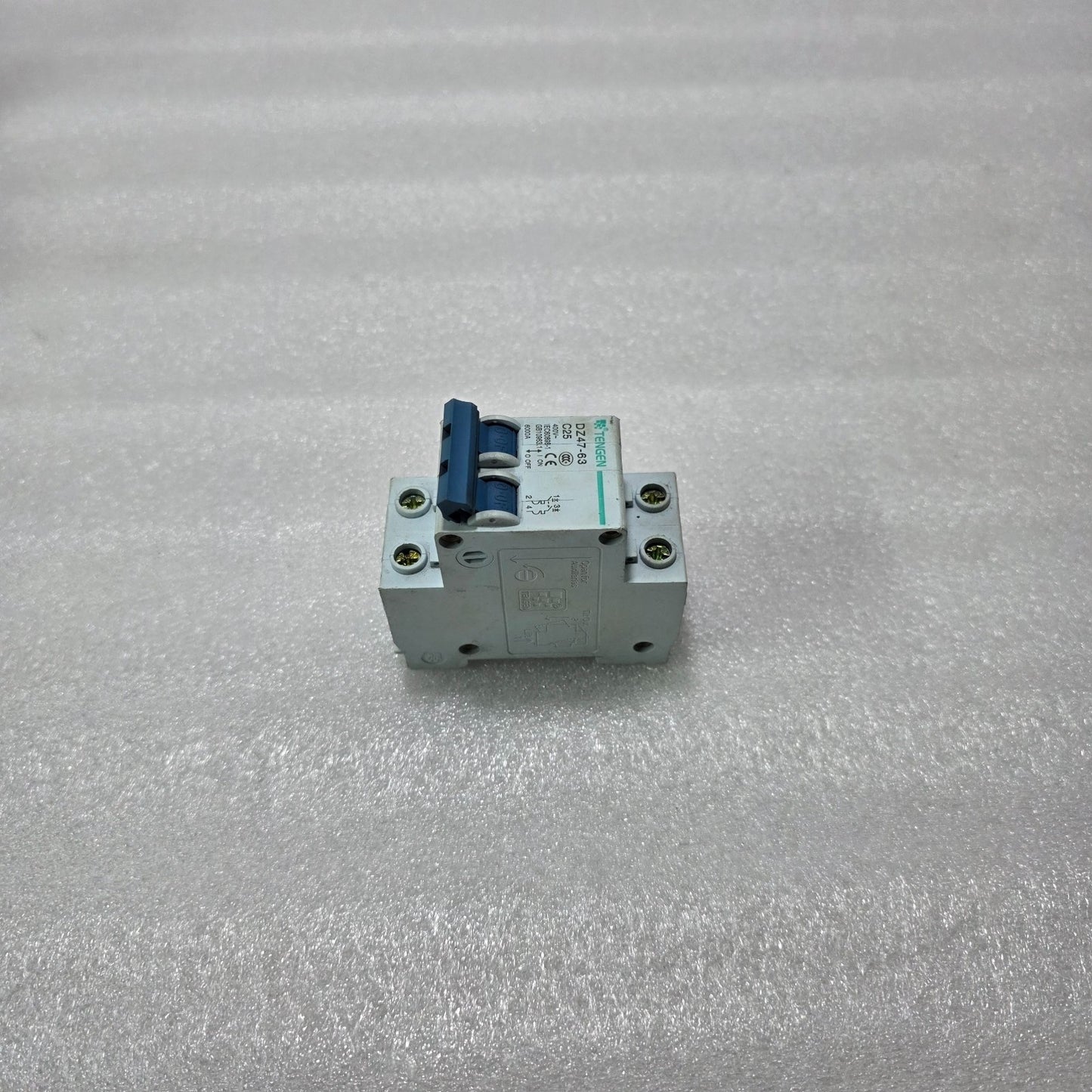 TENGEN DZ47-63 C25 2 POLE MINIATURE CIRCUIT BREAKER 25A 400V 6KA