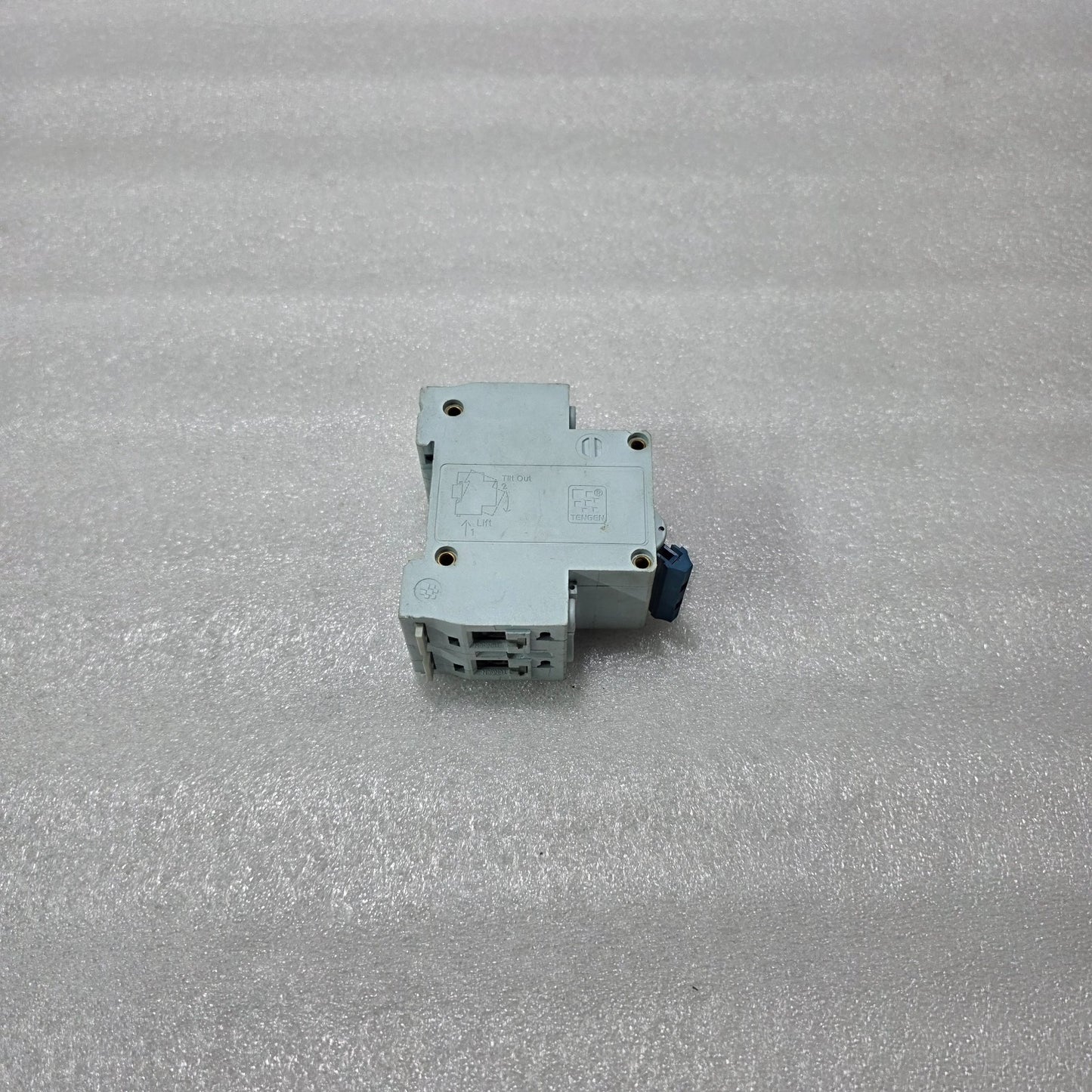 TENGEN DZ47-63 C25 2 POLE MINIATURE CIRCUIT BREAKER 25A 400V 6KA