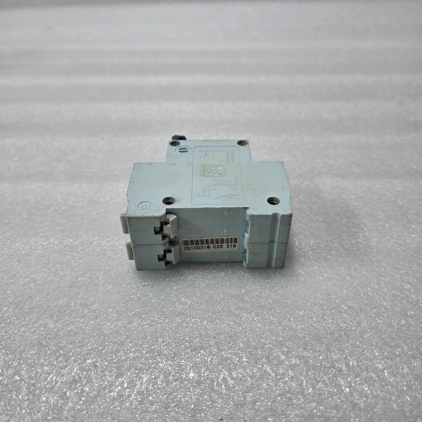 TENGEN DZ47-63 C25 2 POLE MINIATURE CIRCUIT BREAKER 25A 400V 6KA