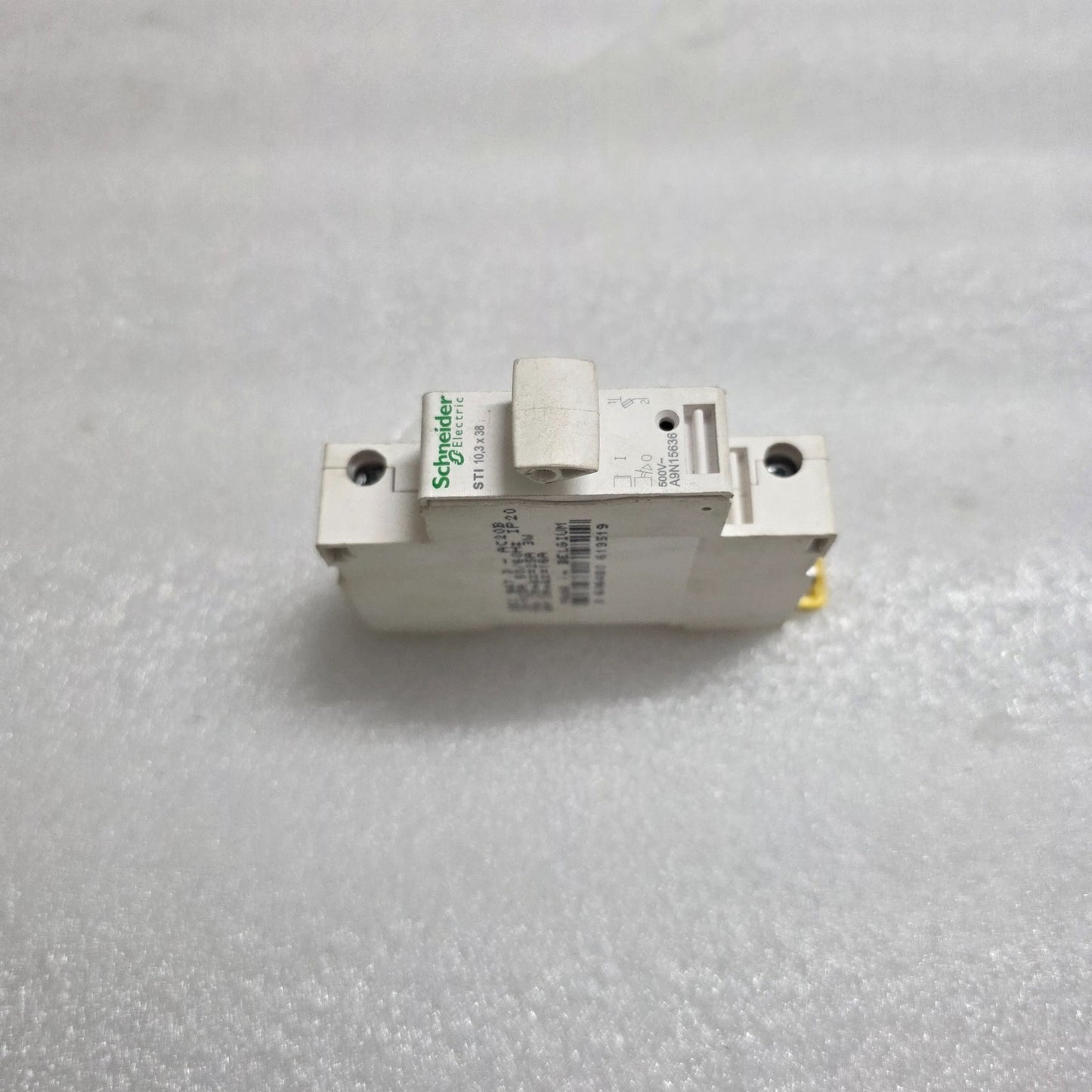 LOT OF 2 X A9N15636 FUSE SWITCH DISCONNECTOR X LOT OF 2