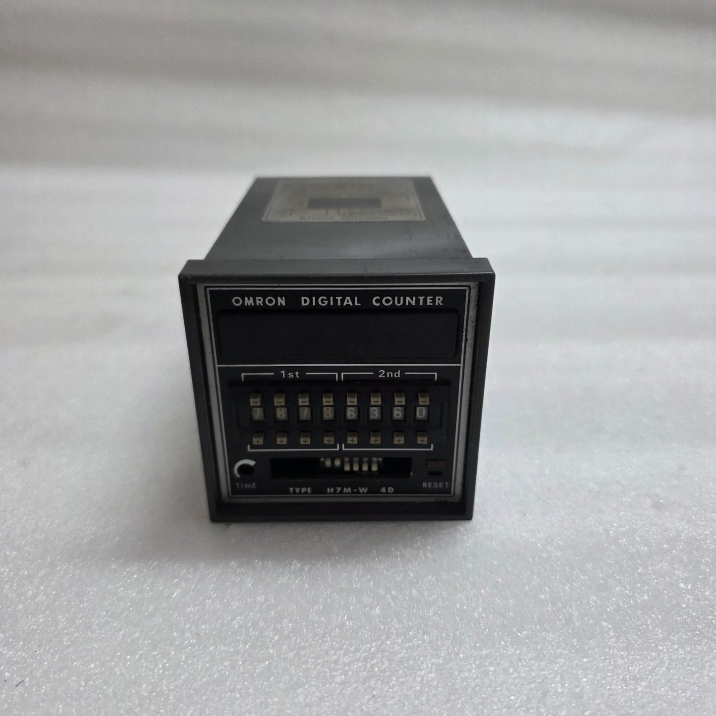 OMRON H7M-W 4D DIGITAL COUNTER / TIMER 100/200 VAC