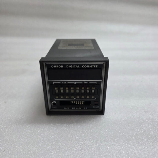 OMRON H7M-W 4D DIGITAL COUNTER / TIMER 100/200 VAC