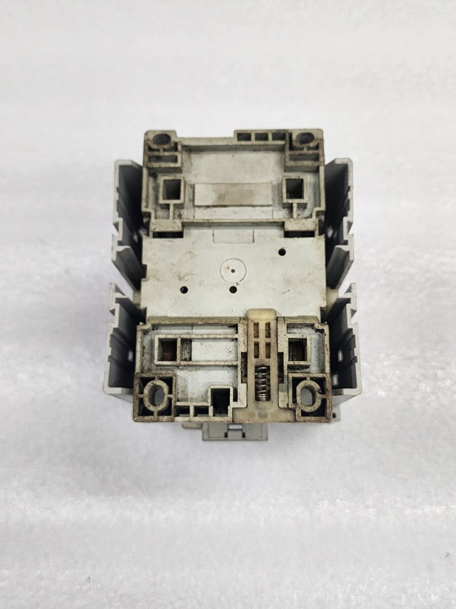 ALLEN BRADLEY CAT 100-C90-200 SER A MAGNETIC CONTACTOR COIL VOLTAGE 110-120V