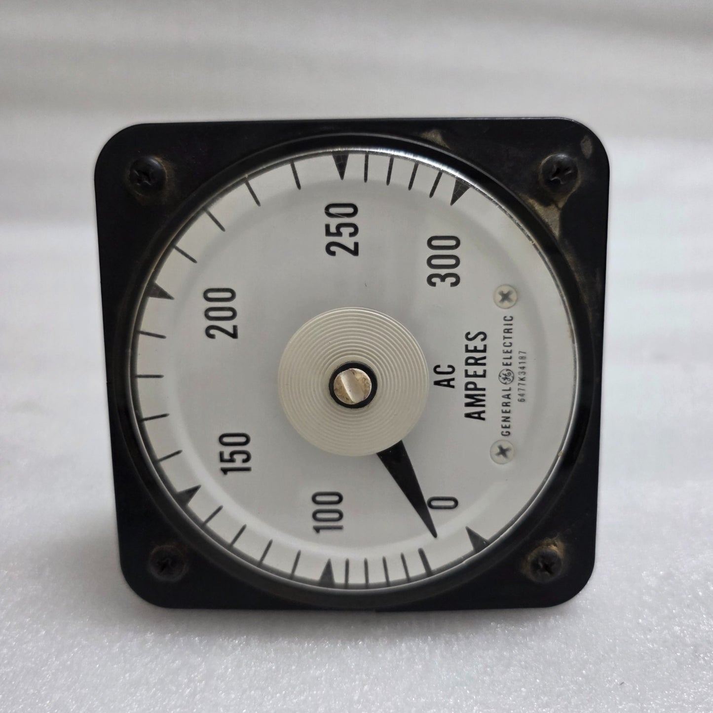 GENERAL ELECTRIC 6477K34187 ANALOG AC AMMETER PANEL METER 0 TO 300 AC AMPERES