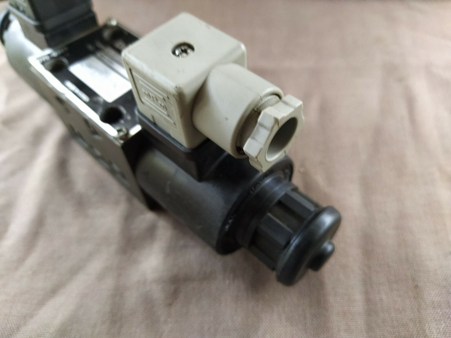 Damcos SA G01 C6S C230 31ES Solenoid Operated Directional Control Valve SAG01C6S