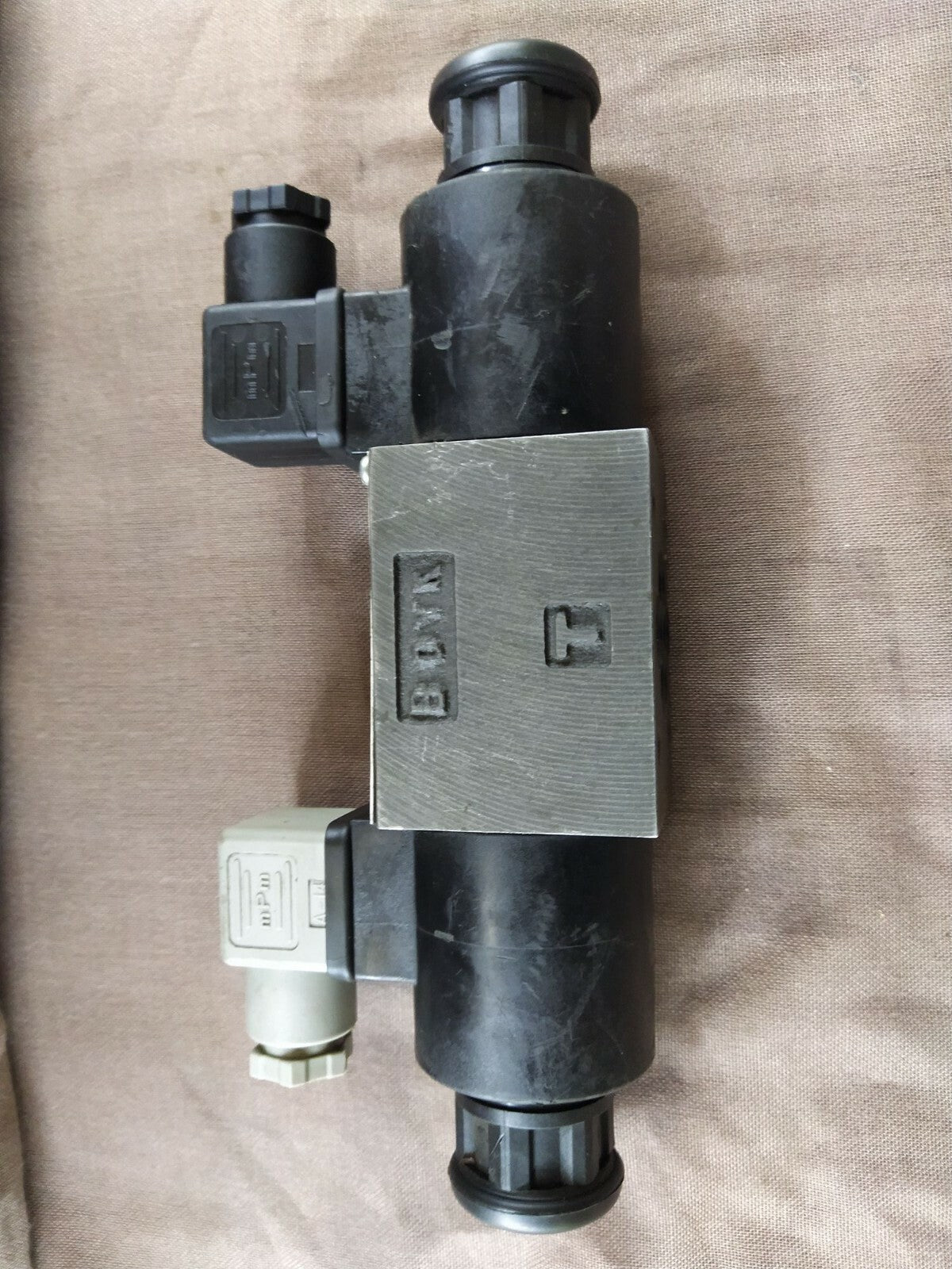 Damcos SA G01 C6S C230 31ES Solenoid Operated Directional Control Valve SAG01C6S