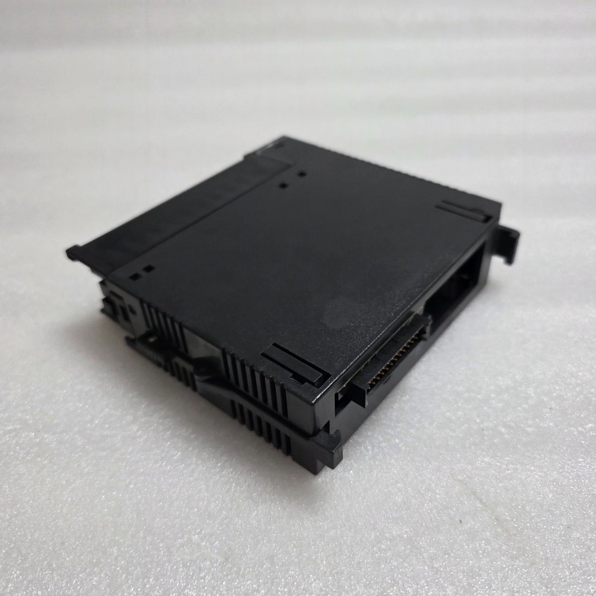 GE FANUC IC693MDL240G 120 V AC DISCRETE INPUT MODULE