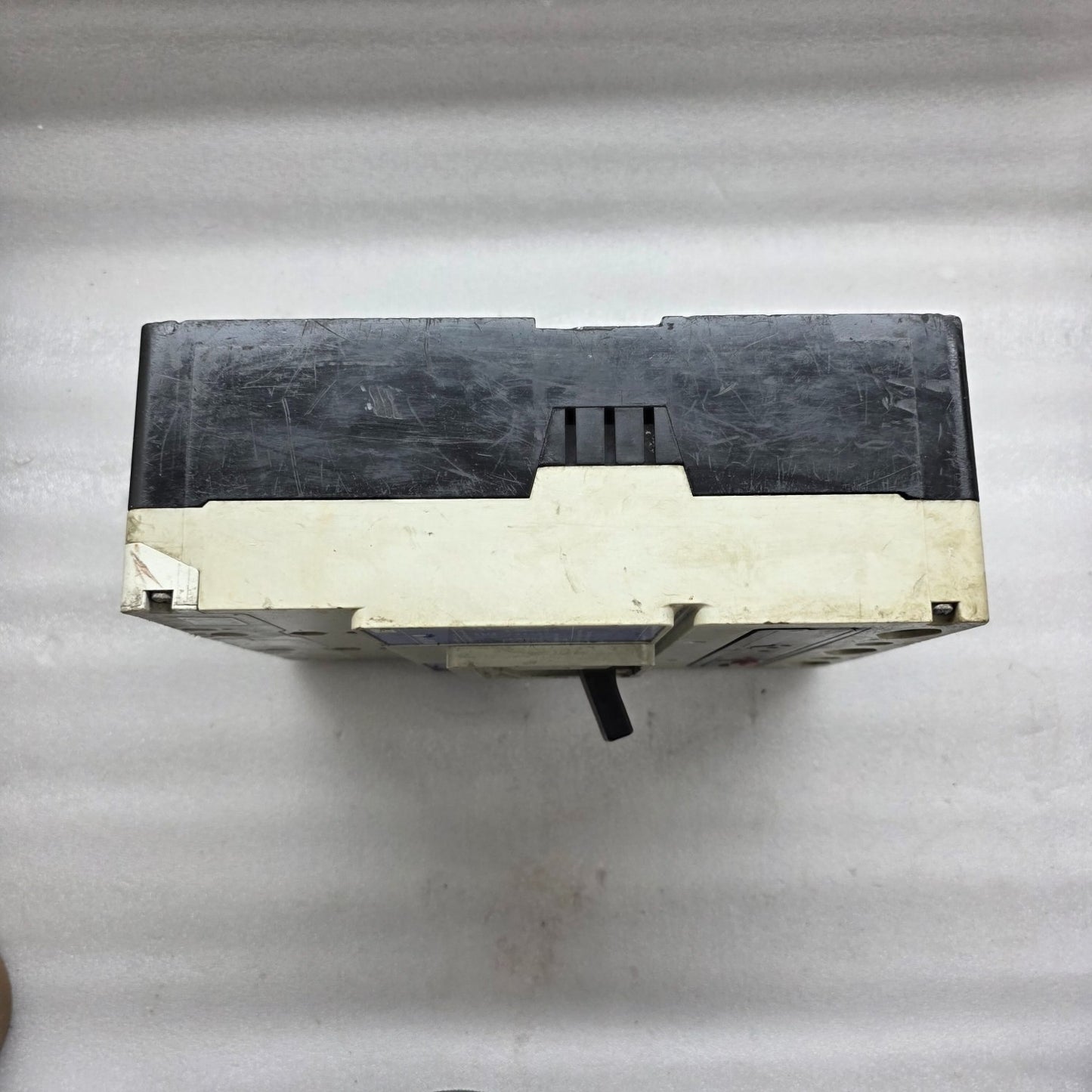 CUTLER HAMMER HLD3600F 3-POLE CIRCUIT BREAKER 600A  6633C81G06