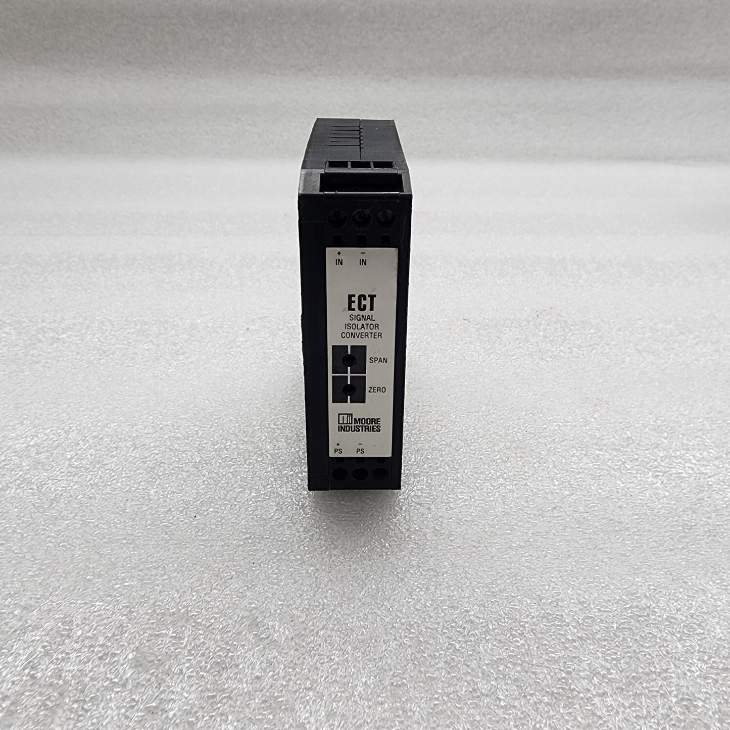 MOORE ECT SIGNAL ISOLATOR CONVERTER