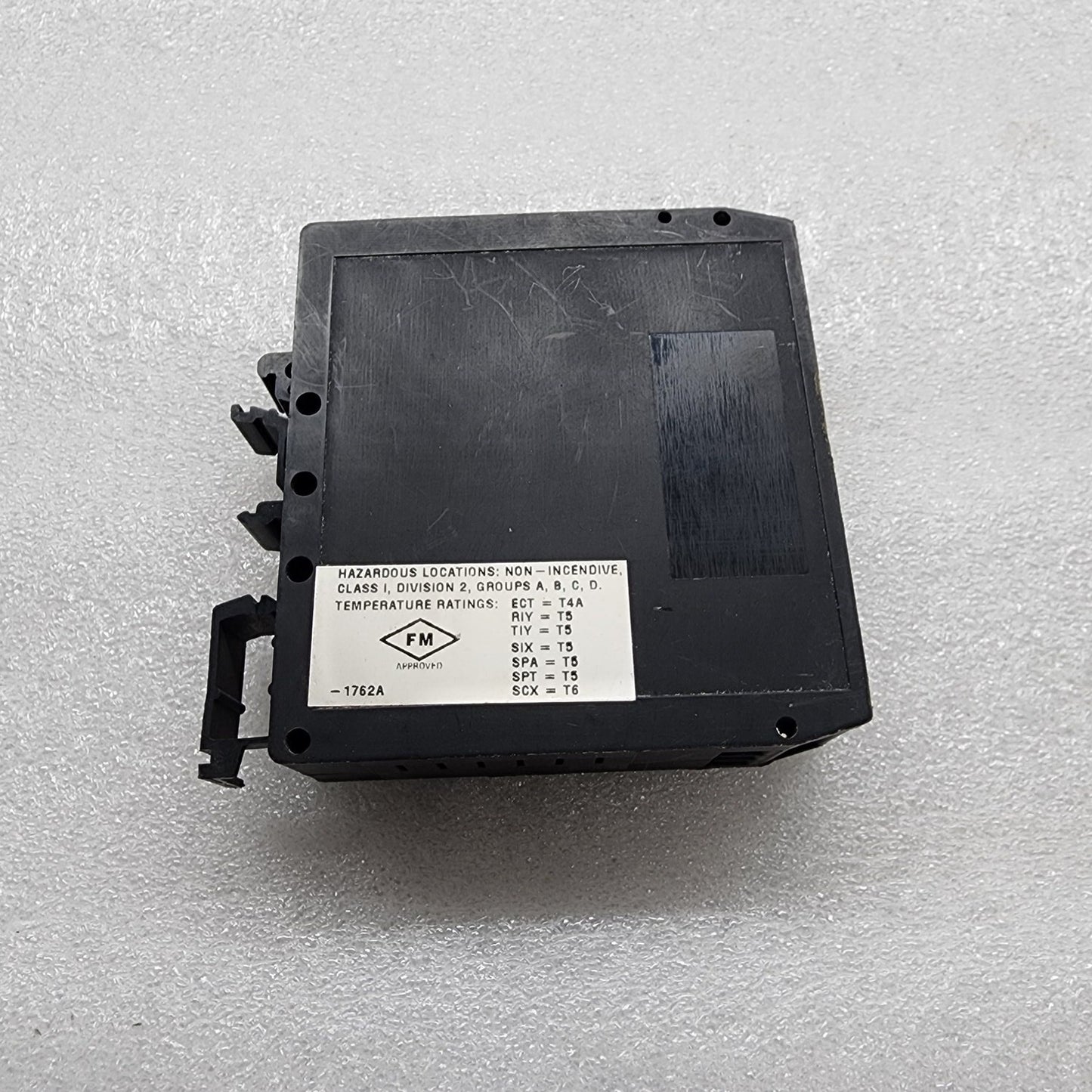 MOORE ECT SIGNAL ISOLATOR CONVERTER