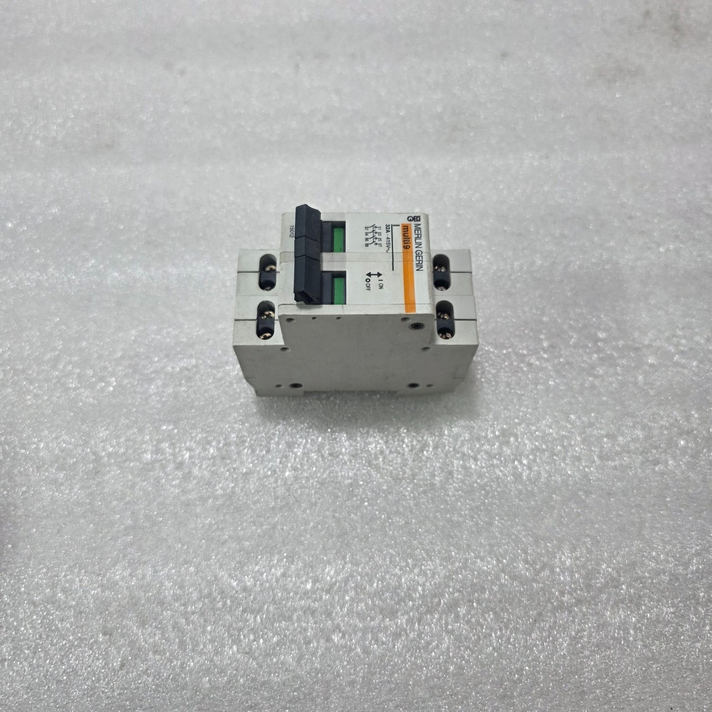 MERLIN GERIN MULTI9 15012 32A 415V 4 POLE ISOLATOR SWITCH