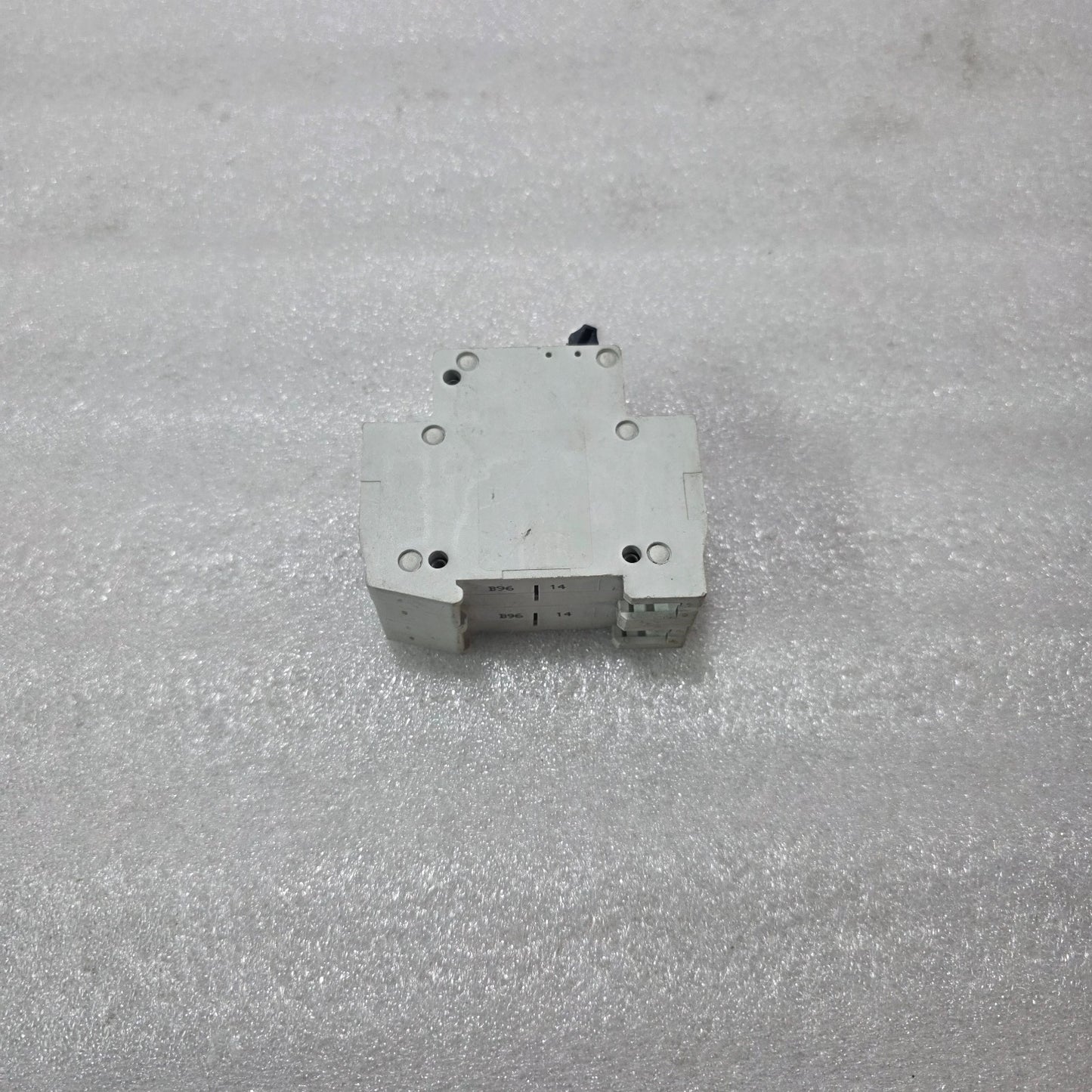 MERLIN GERIN MULTI9 15012 32A 415V 4 POLE ISOLATOR SWITCH