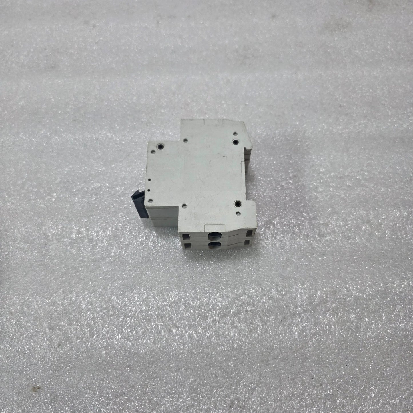 MERLIN GERIN MULTI9 15012 32A 415V 4 POLE ISOLATOR SWITCH