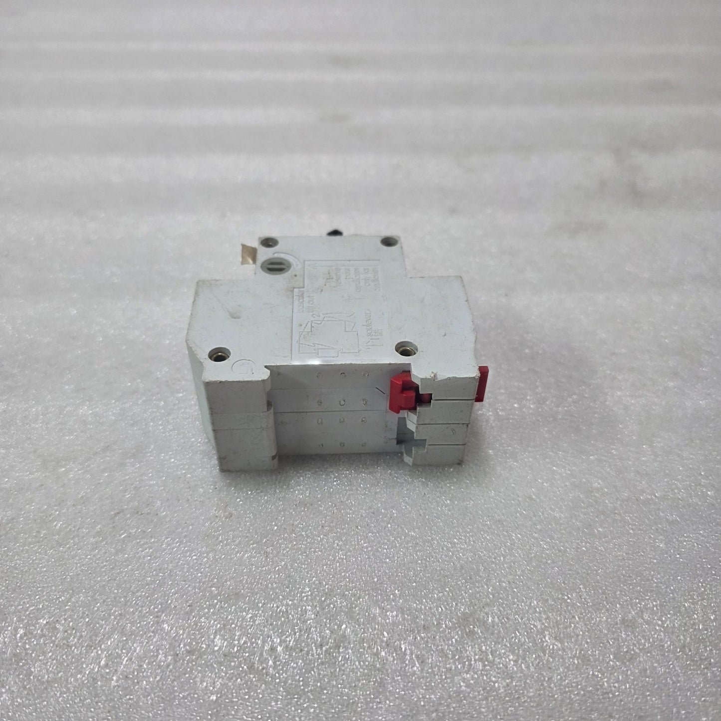 MERLIN GERIN MULTI9 C32N 10A 2 POLE MCB 380V 6KA CIRCUIT BREAKER