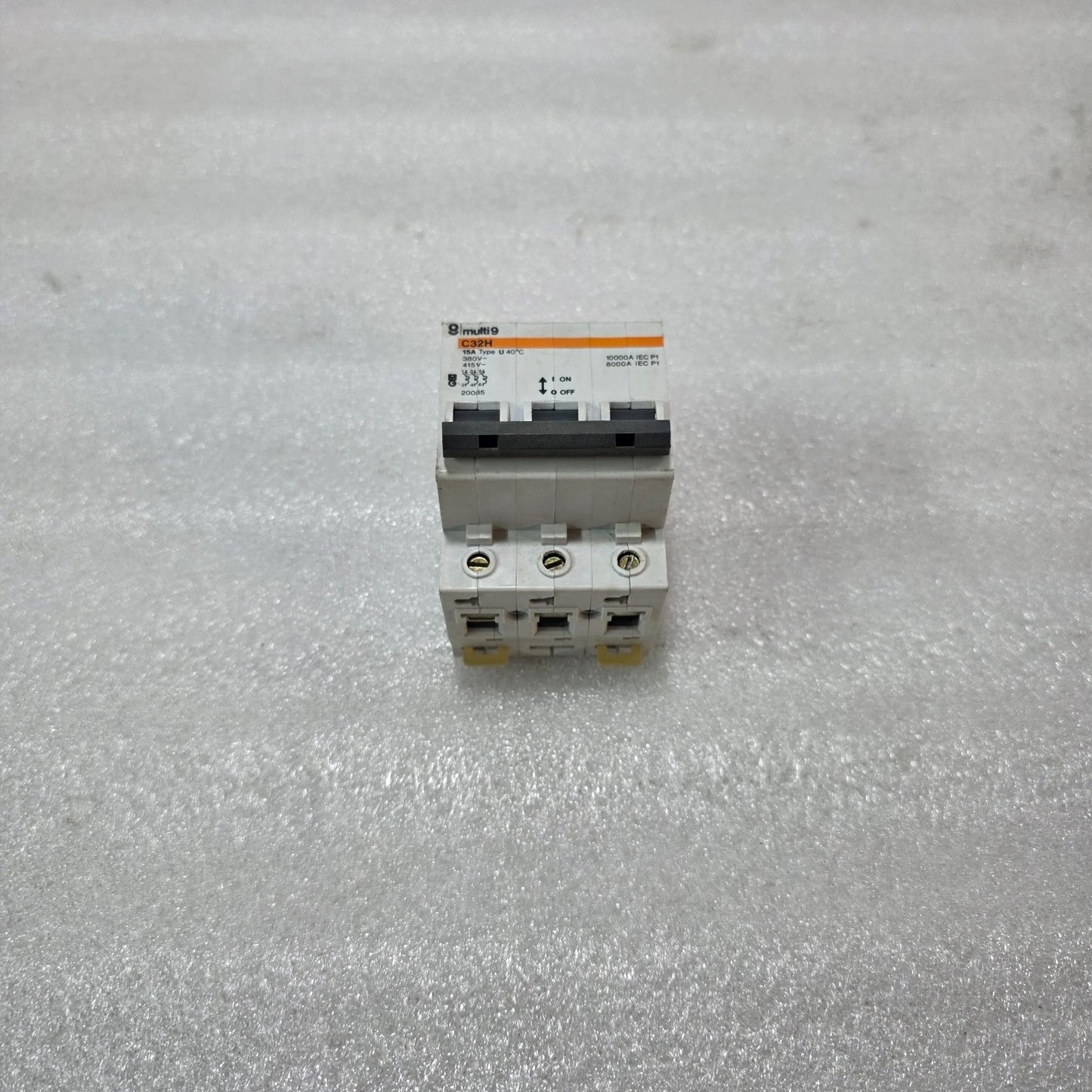 MERLIN GERIN MULTI9 C32H 15A 3 POLE MCB 380V INDUSTRIAL MINIATURE CIRCUIT BREAKE