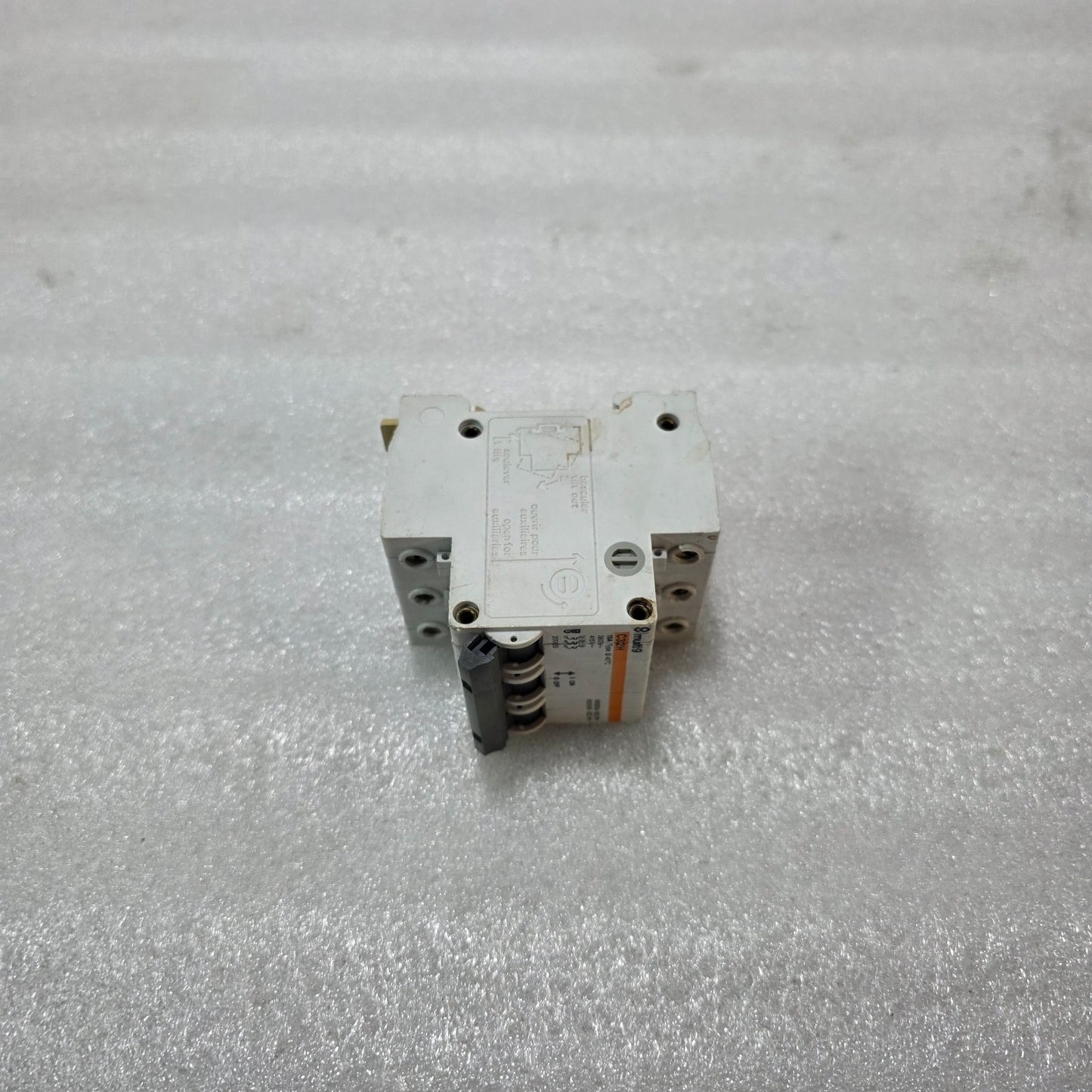MERLIN GERIN MULTI9 C32H 15A 3 POLE MCB 380V INDUSTRIAL MINIATURE CIRCUIT BREAKE