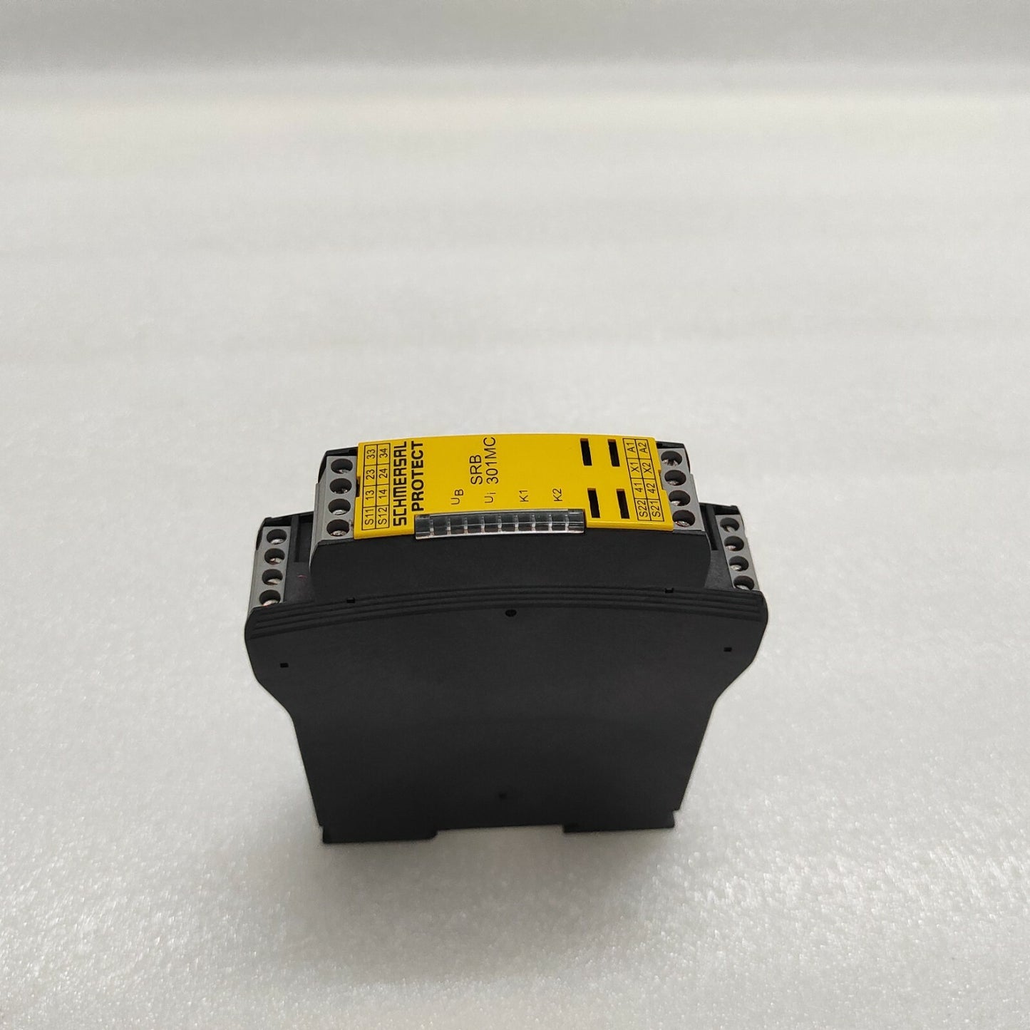 SCHMERSAL PROTECT SRB301MC SAFETY RELAY 24V