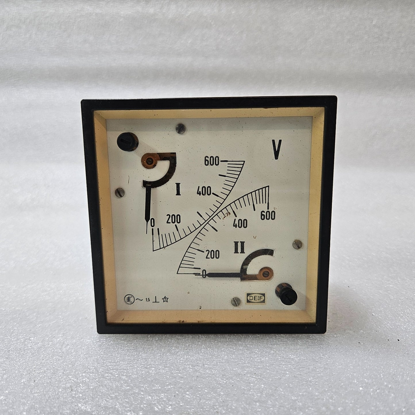 DEIF DUAL SCALE VOLTMETER PANEL METER 0–600V AC GENERATOR VOLTAGE INDICATOR PANE