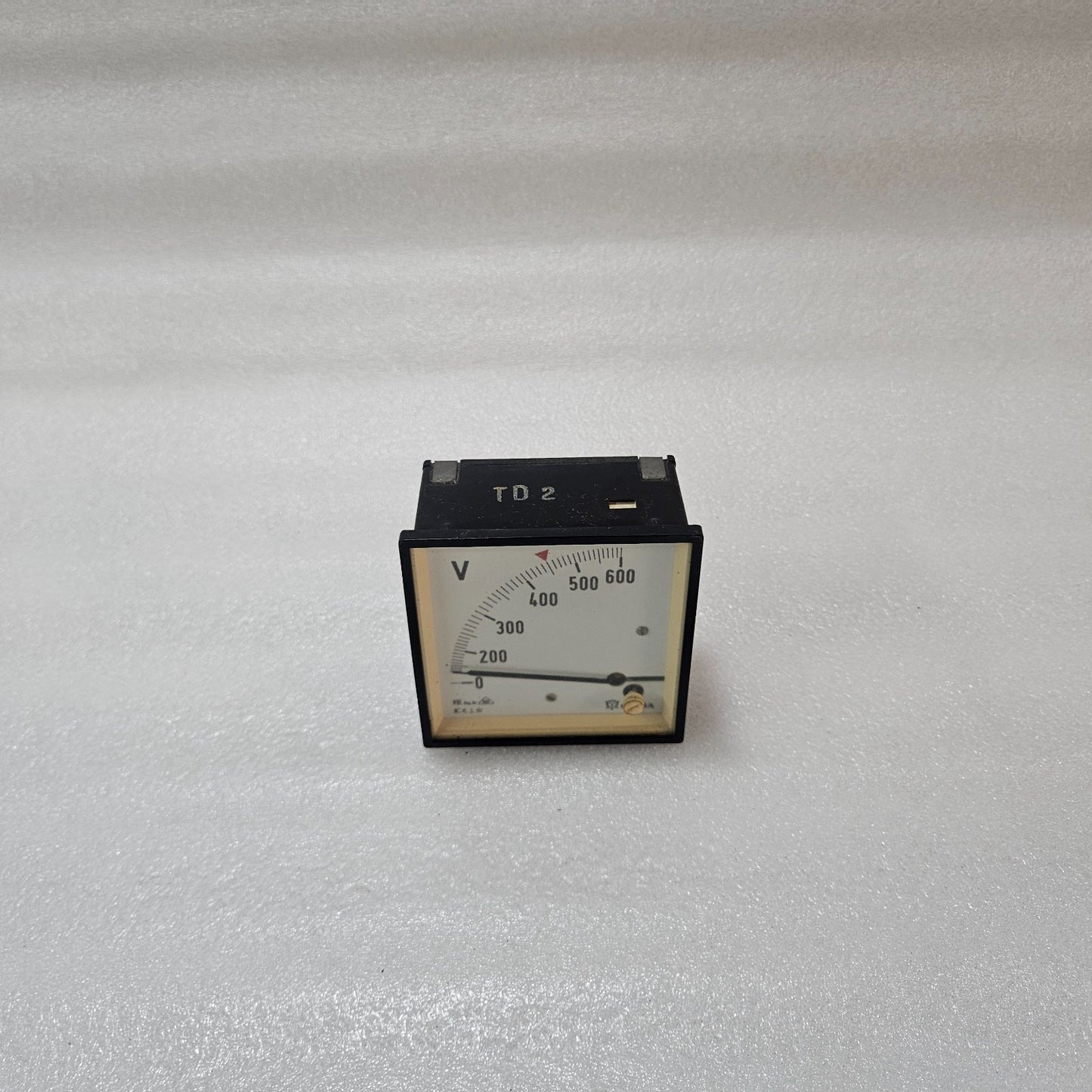 CELSA ANALOG VOLTMETER PANEL METER 0–600V AC