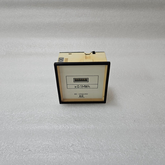 DEIF DC INTEGRATOR ENERGY METER 0–10V DC INPUT PANEL METER 0–4.5 MWH WITH 440V A